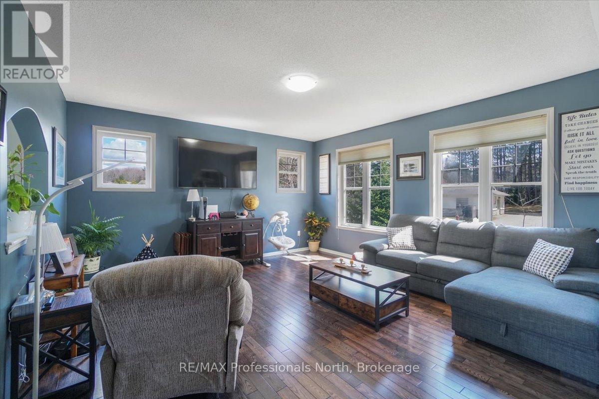 43 Clearbrook Trail, Bracebridge, Ontario  P1L 0A3 - Photo 8 - X12465929