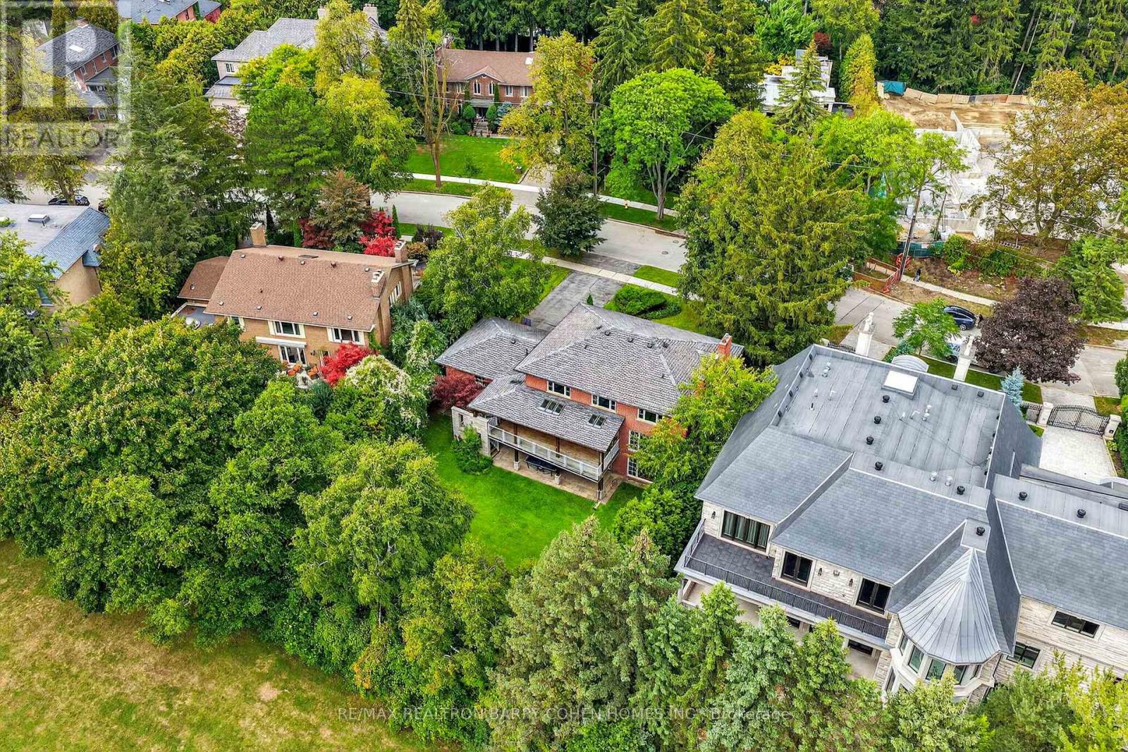 11 Tudor Gate, Toronto, Ontario  M2L 1N3 - Photo 2 - C12468422