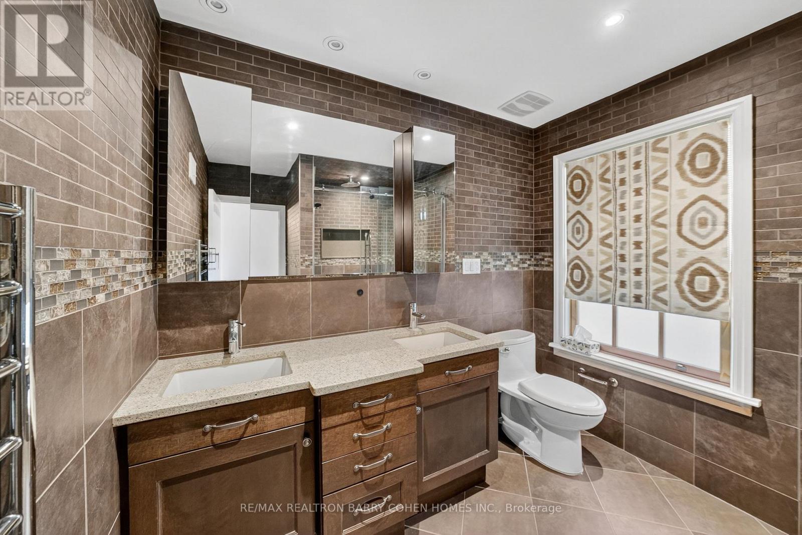 11 Tudor Gate, Toronto, Ontario  M2L 1N3 - Photo 6 - C12468422