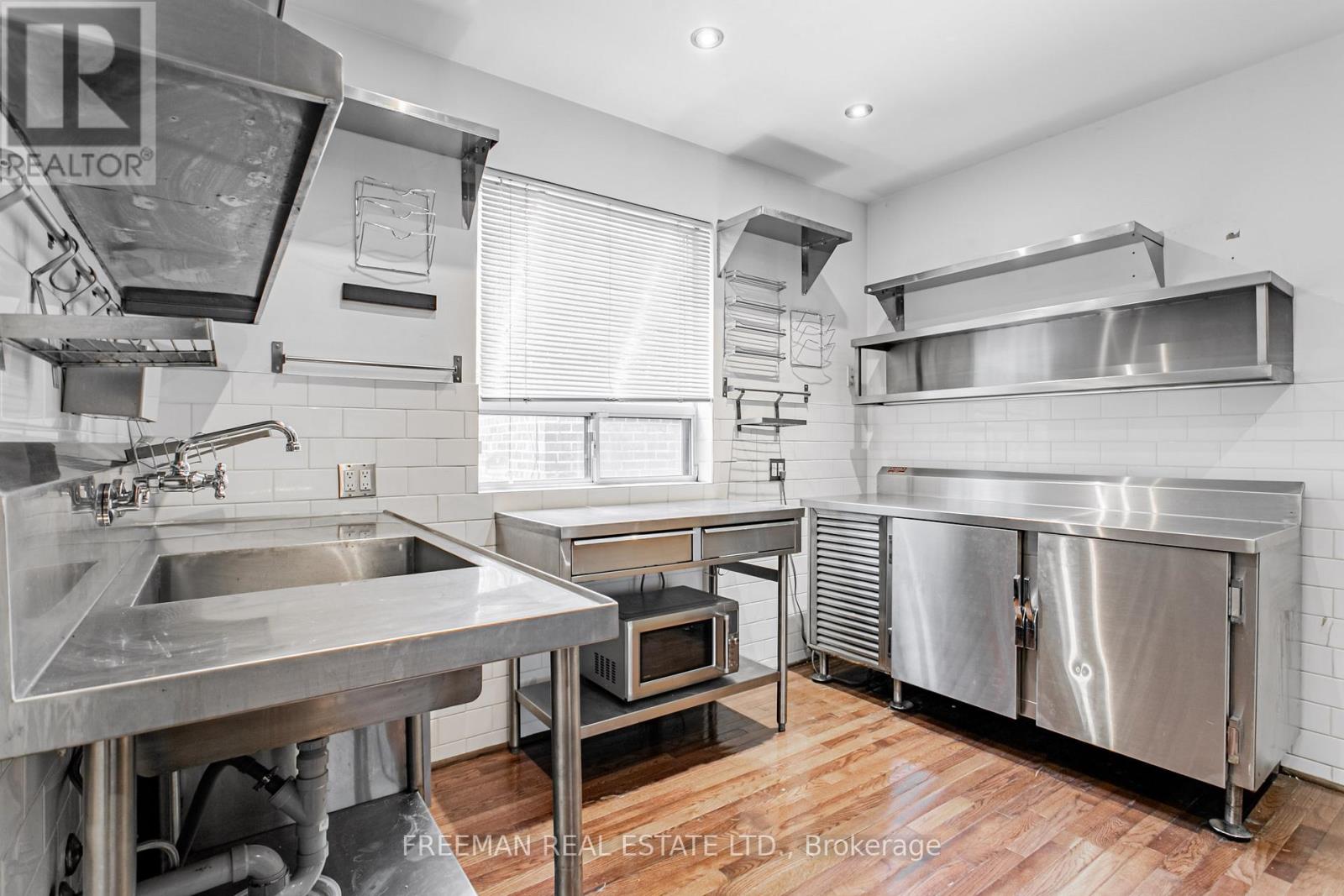 490 Montrose Avenue, Toronto, Ontario  M6G 3H1 - Photo 10 - C12468439