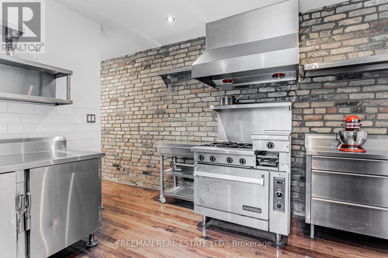 490 Montrose Avenue, Toronto, Ontario  M6G 3H1 - Photo 11 - C12468439