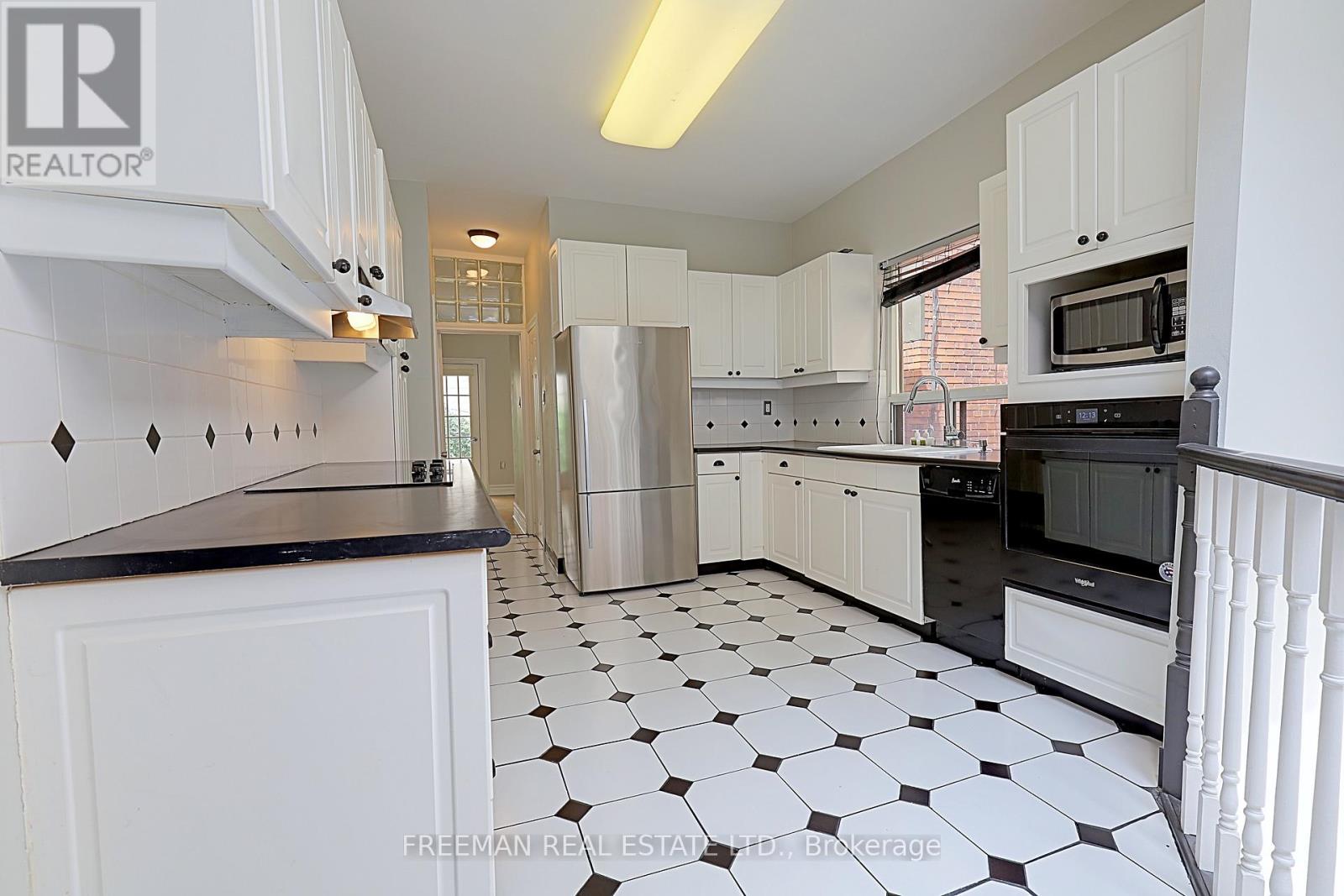 490 Montrose Avenue, Toronto, Ontario  M6G 3H1 - Photo 27 - C12468439