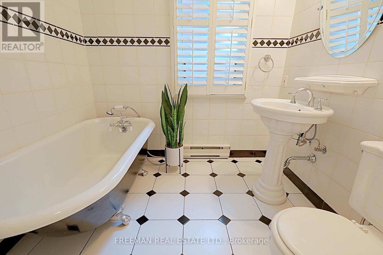 490 Montrose Avenue, Toronto, Ontario  M6G 3H1 - Photo 30 - C12468439