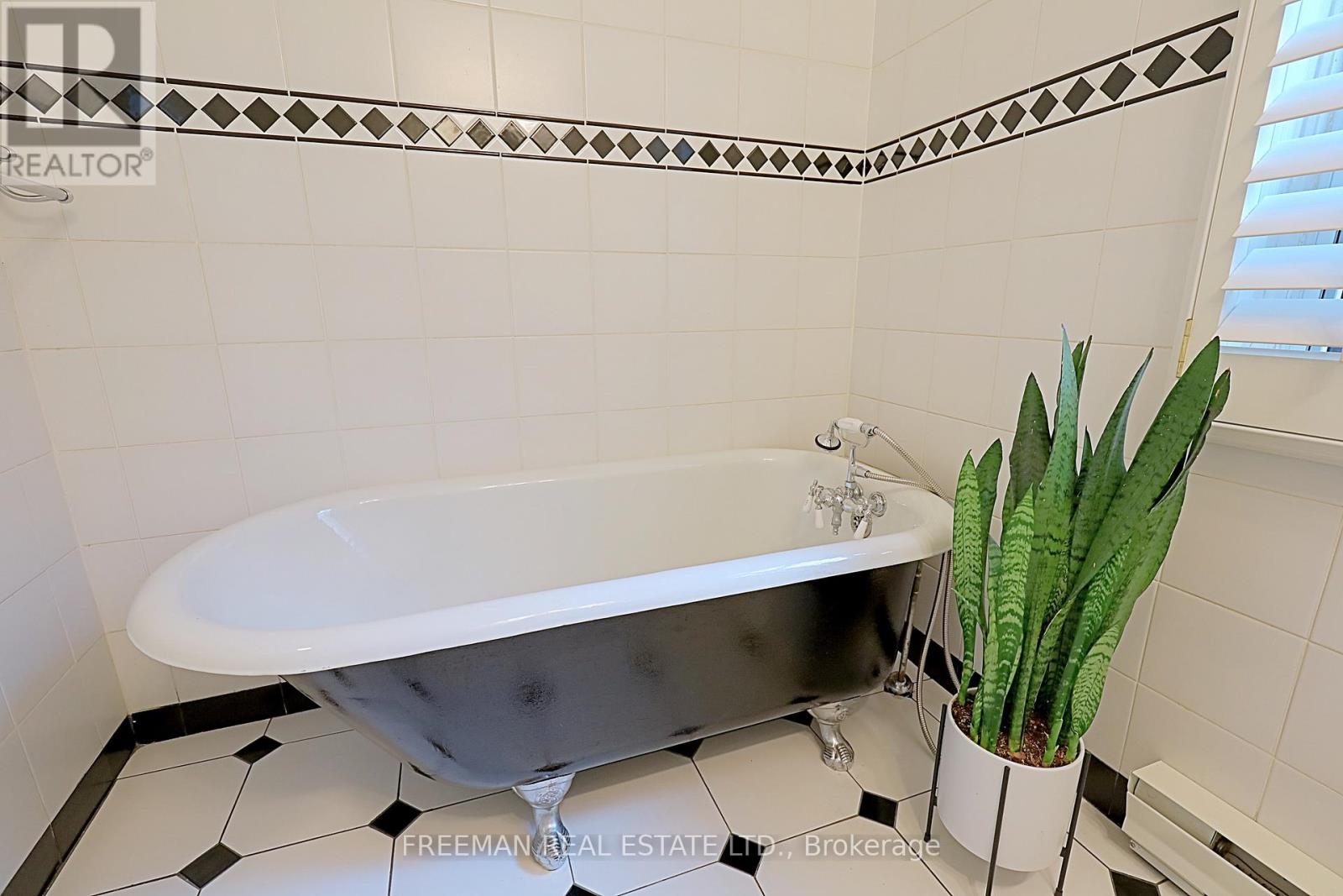 490 Montrose Avenue, Toronto, Ontario  M6G 3H1 - Photo 31 - C12468439