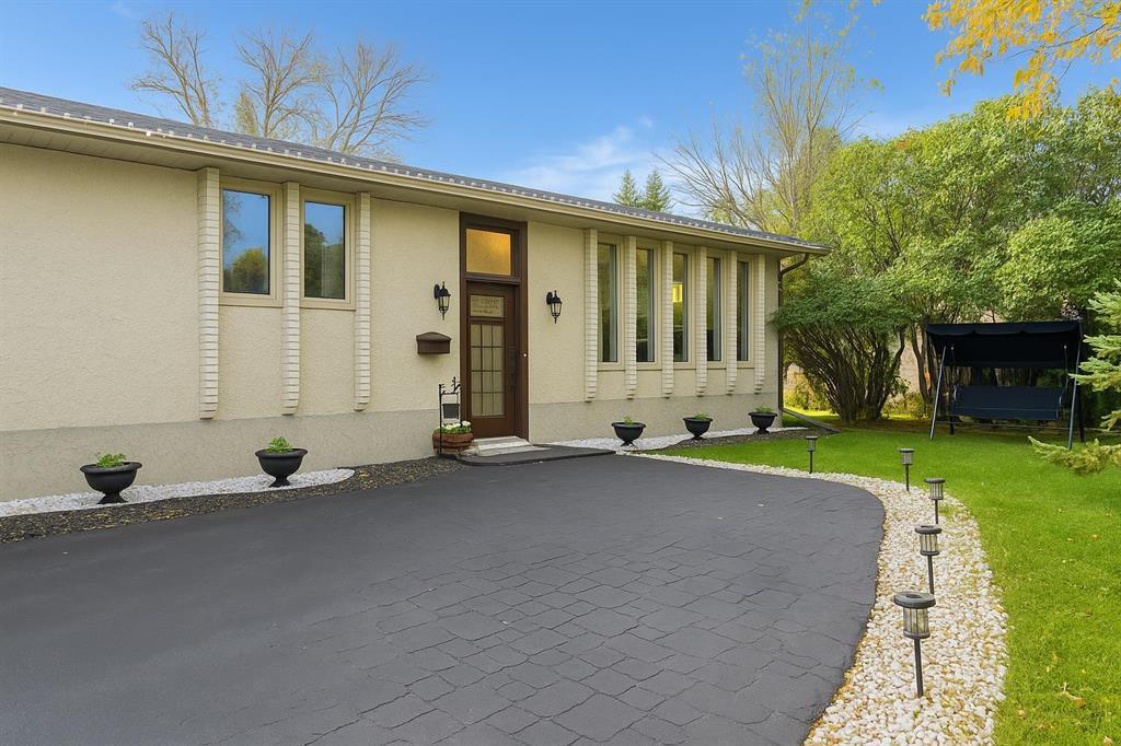 599 Elmhurst Road, Winnipeg, Manitoba  R3R 0V1 - Photo 0 - 202526755