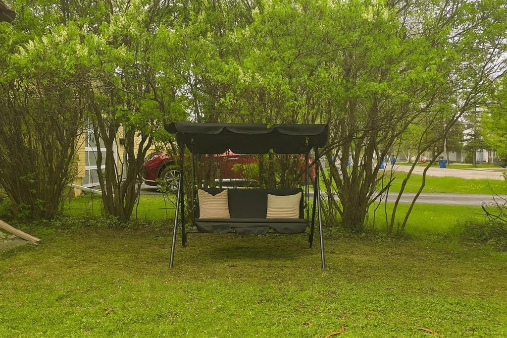 599 Elmhurst Road, Winnipeg, Manitoba  R3R 0V1 - Photo 1 - 202526755