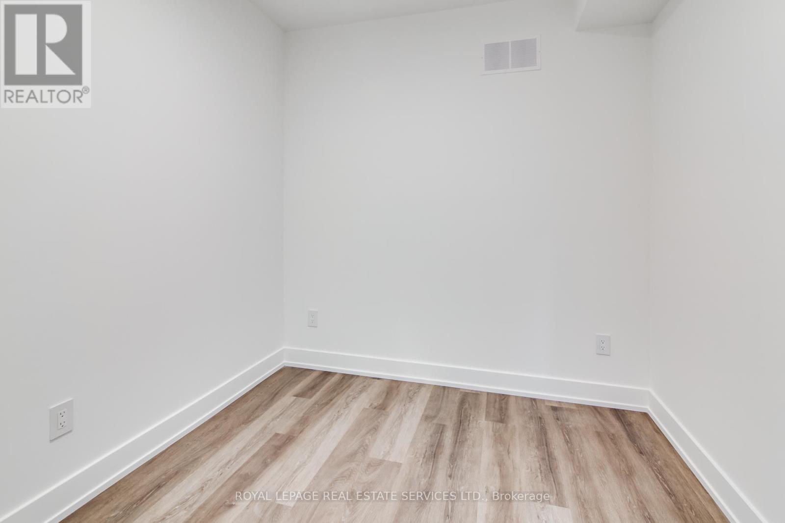 M - 716 Logan Avenue, Toronto, Ontario  M4K 3C6 - Photo 16 - E12468371