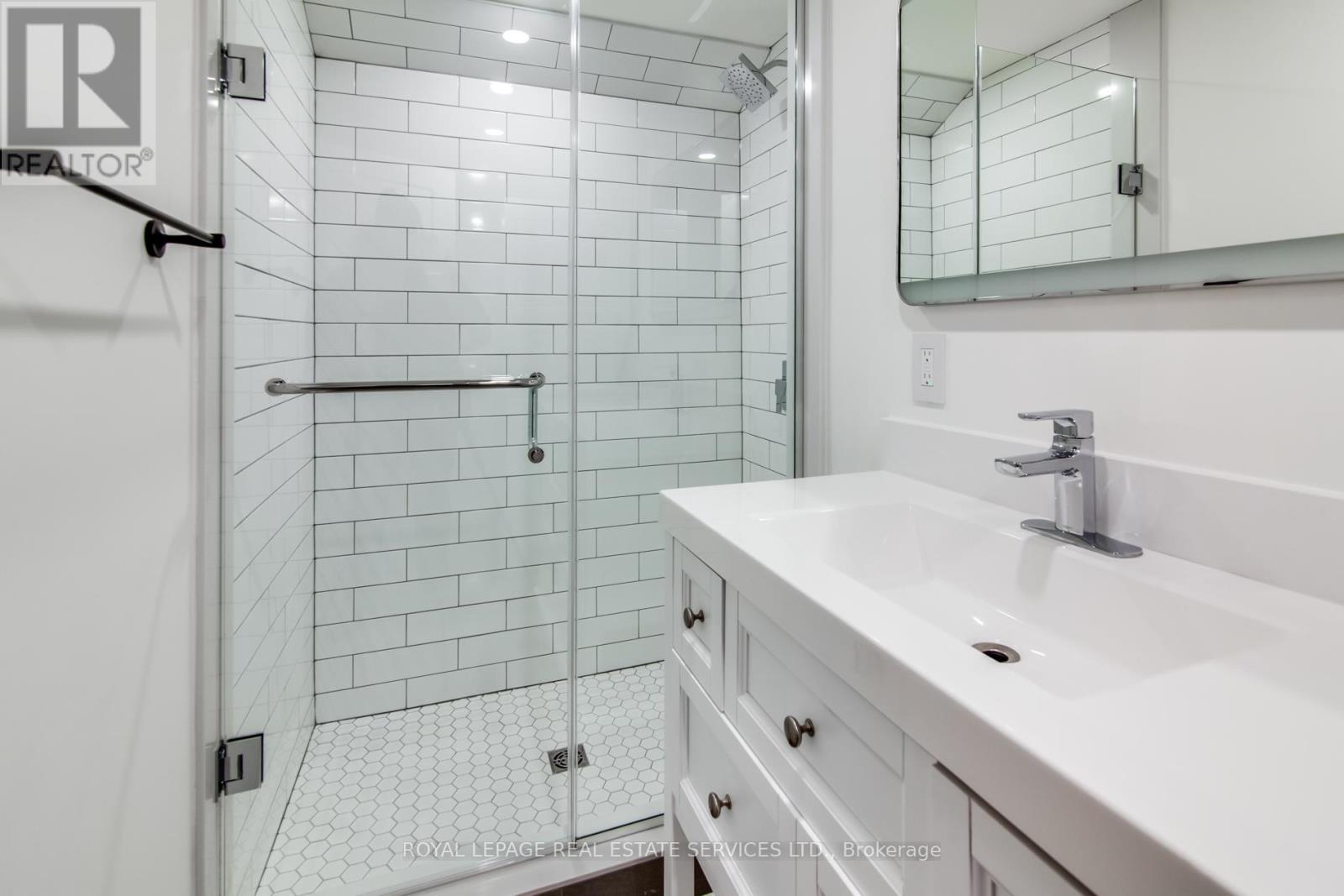 M - 716 Logan Avenue, Toronto, Ontario  M4K 3C6 - Photo 18 - E12468371