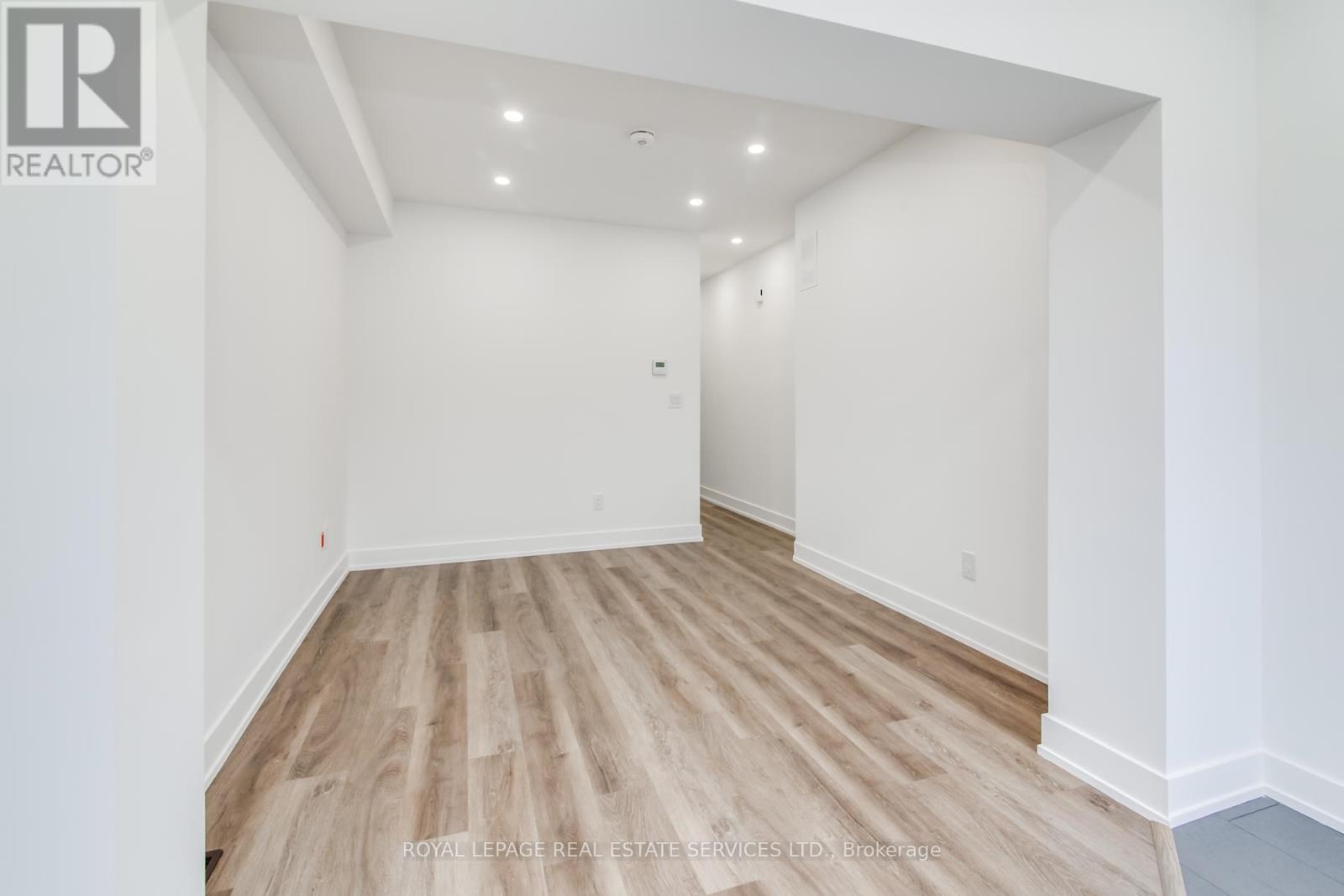 M - 716 Logan Avenue, Toronto, Ontario  M4K 3C6 - Photo 4 - E12468371