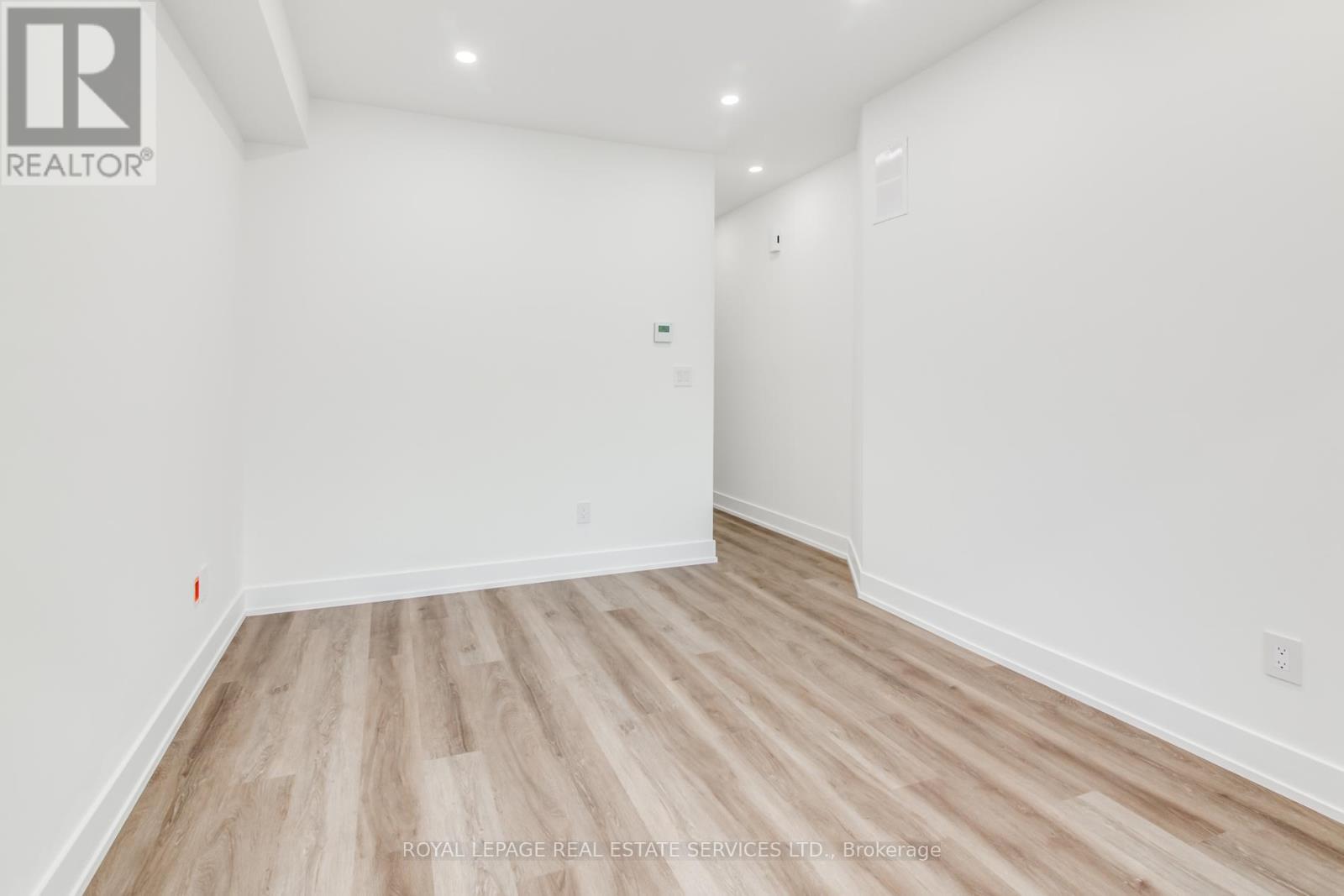 M - 716 Logan Avenue, Toronto, Ontario  M4K 3C6 - Photo 5 - E12468371