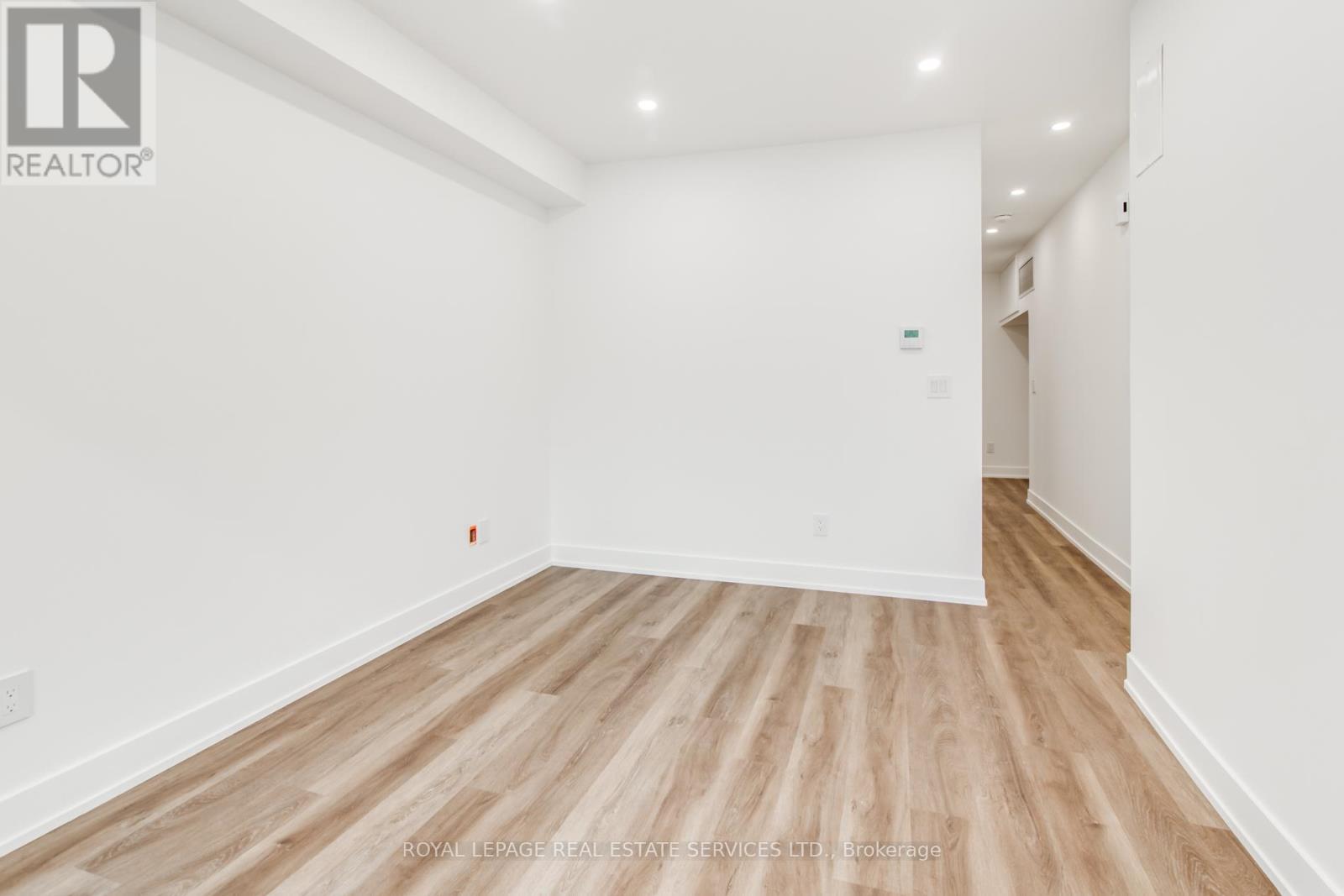 M - 716 Logan Avenue, Toronto, Ontario  M4K 3C6 - Photo 6 - E12468371