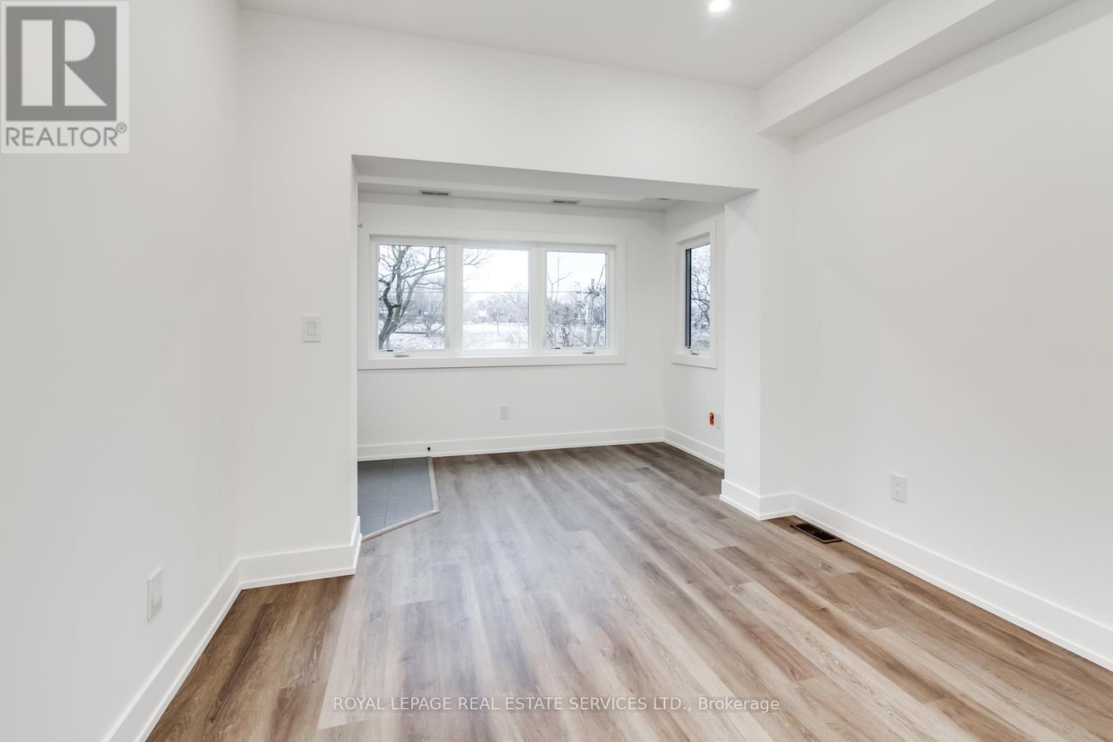M - 716 Logan Avenue, Toronto, Ontario  M4K 3C6 - Photo 7 - E12468371