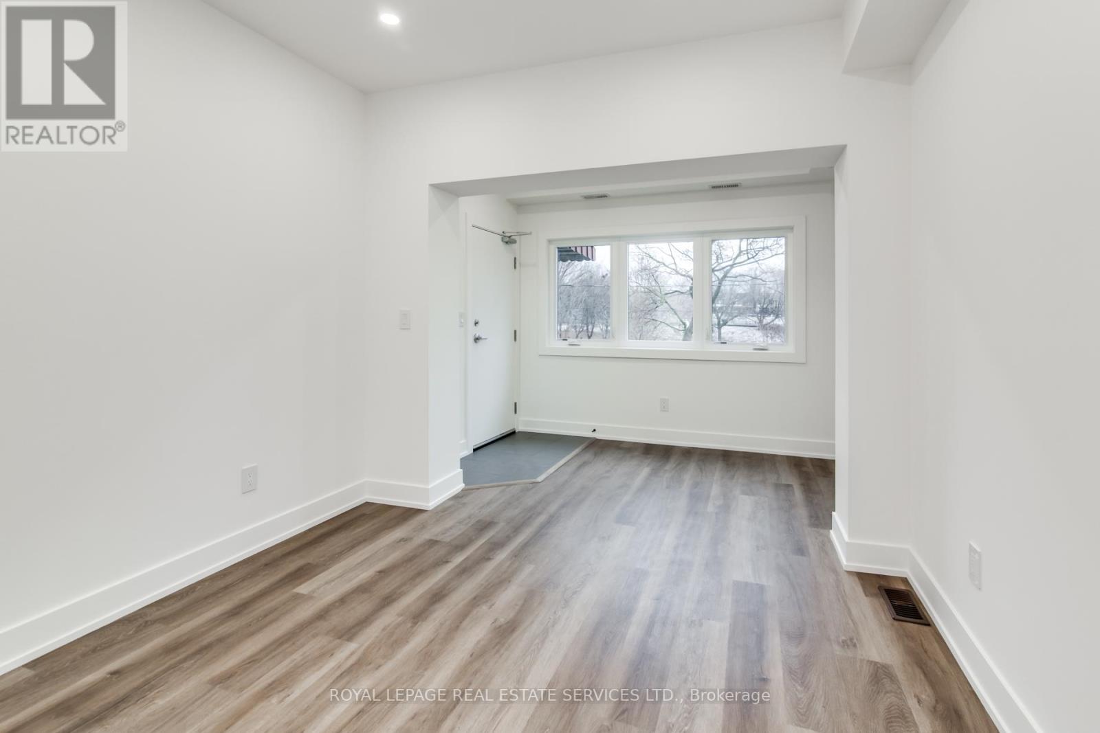 M - 716 Logan Avenue, Toronto, Ontario  M4K 3C6 - Photo 8 - E12468371