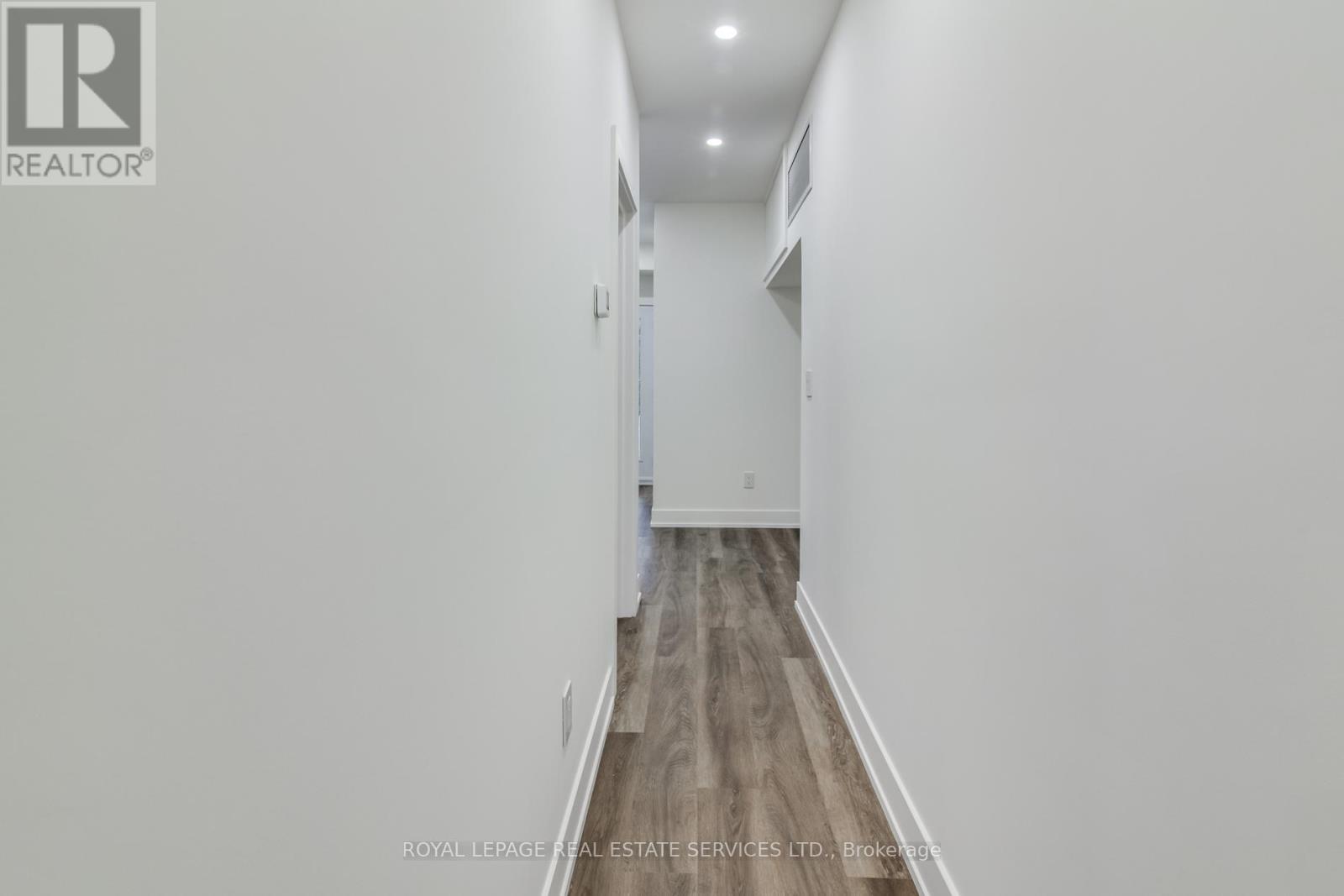 M - 716 Logan Avenue, Toronto, Ontario  M4K 3C6 - Photo 9 - E12468371