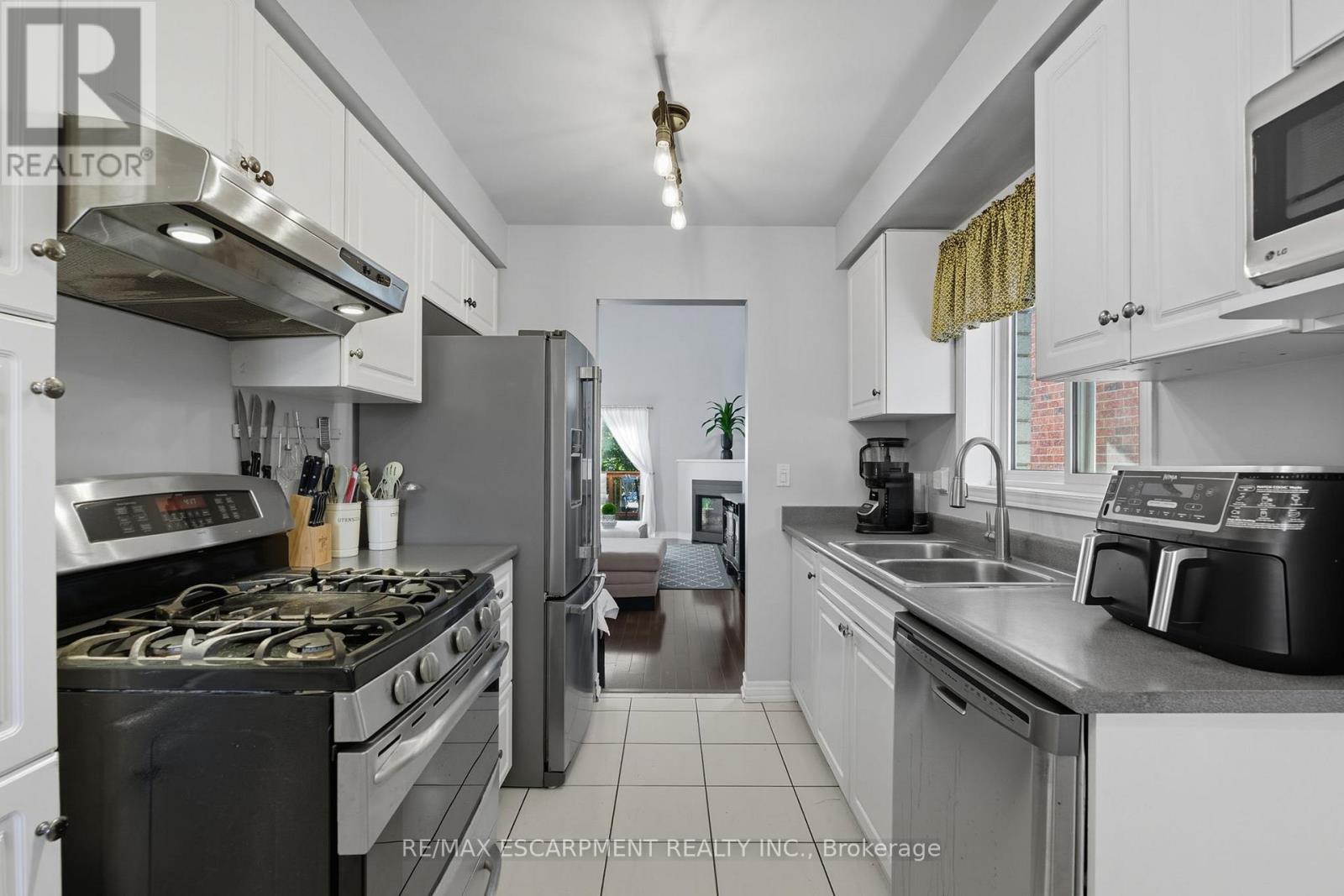 5 Chesapeake Drive, Hamilton, Ontario  L8B 0H7 - Photo 10 - X12468287