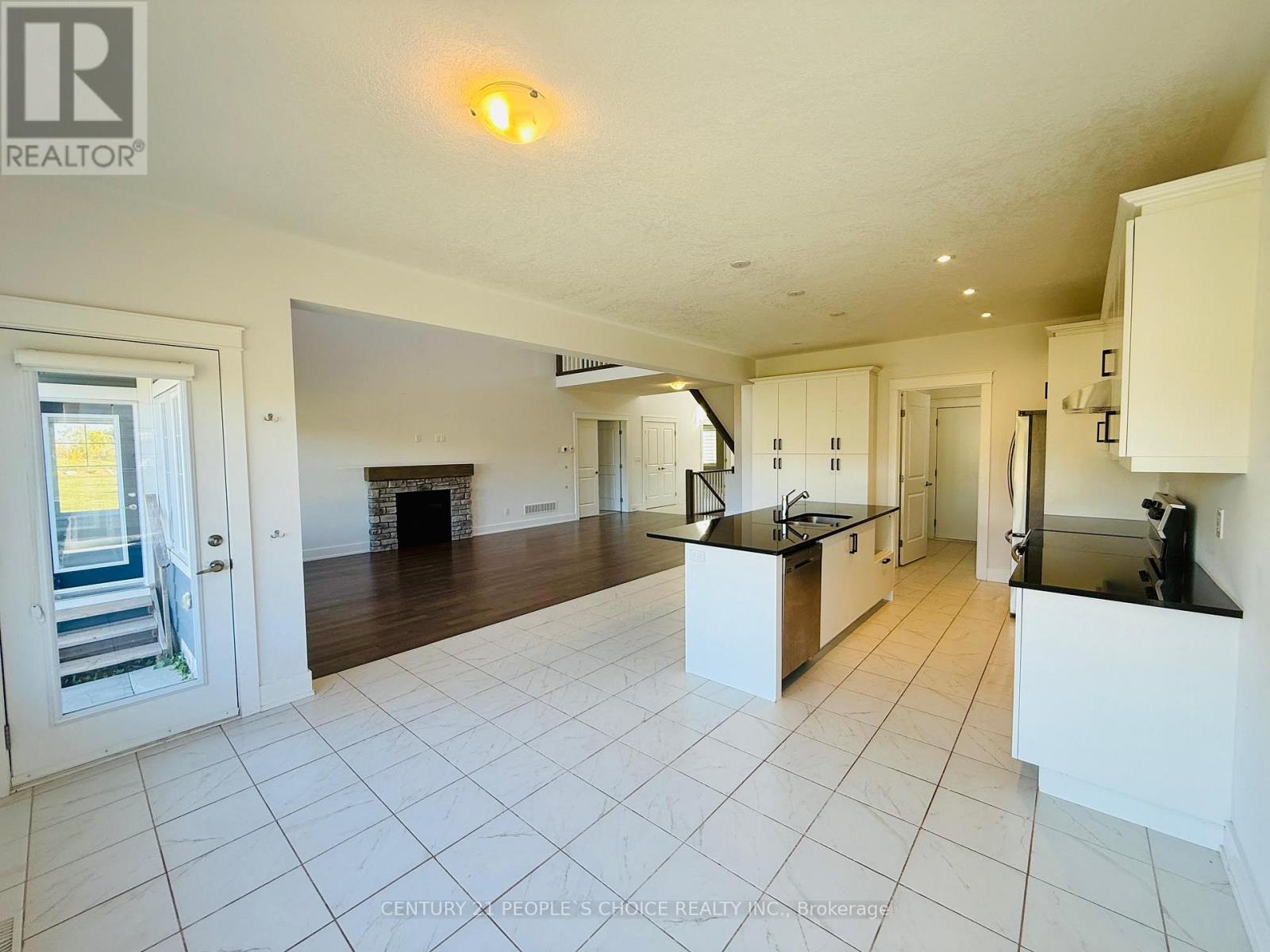 266 Snowberry Lane, Georgian Bluffs, Ontario  N0H 1S0 - Photo 15 - X12468293