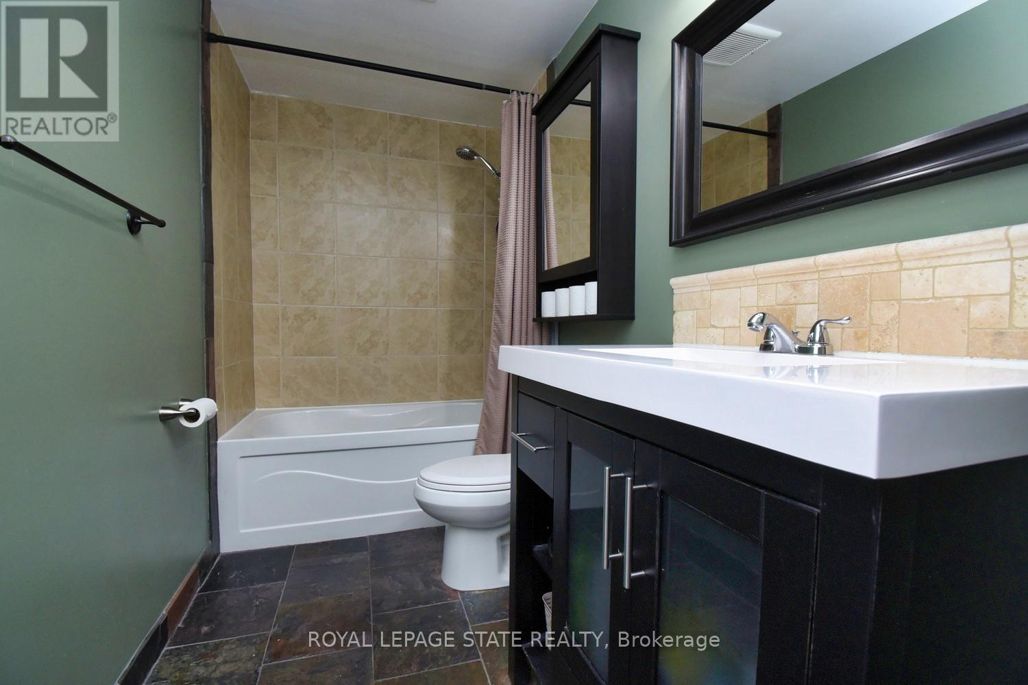 122 - 150 Gateshead Crescent, Hamilton, Ontario  L8G 4A7 - Photo 12 - X12468355