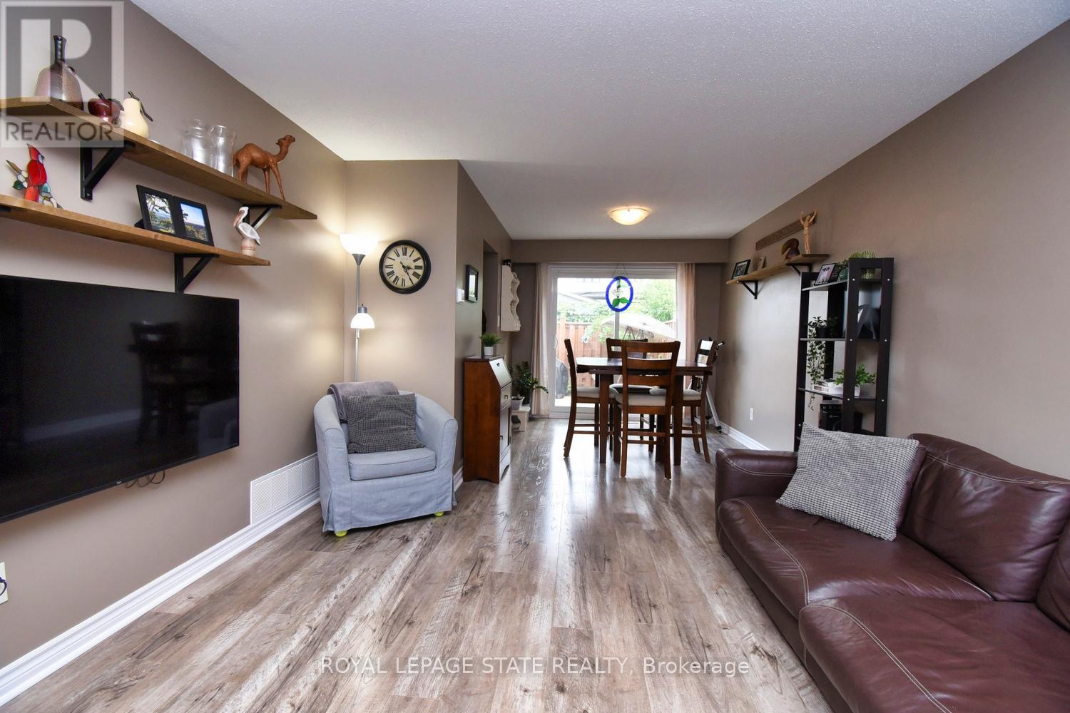 122 - 150 Gateshead Crescent, Hamilton, Ontario  L8G 4A7 - Photo 3 - X12468355