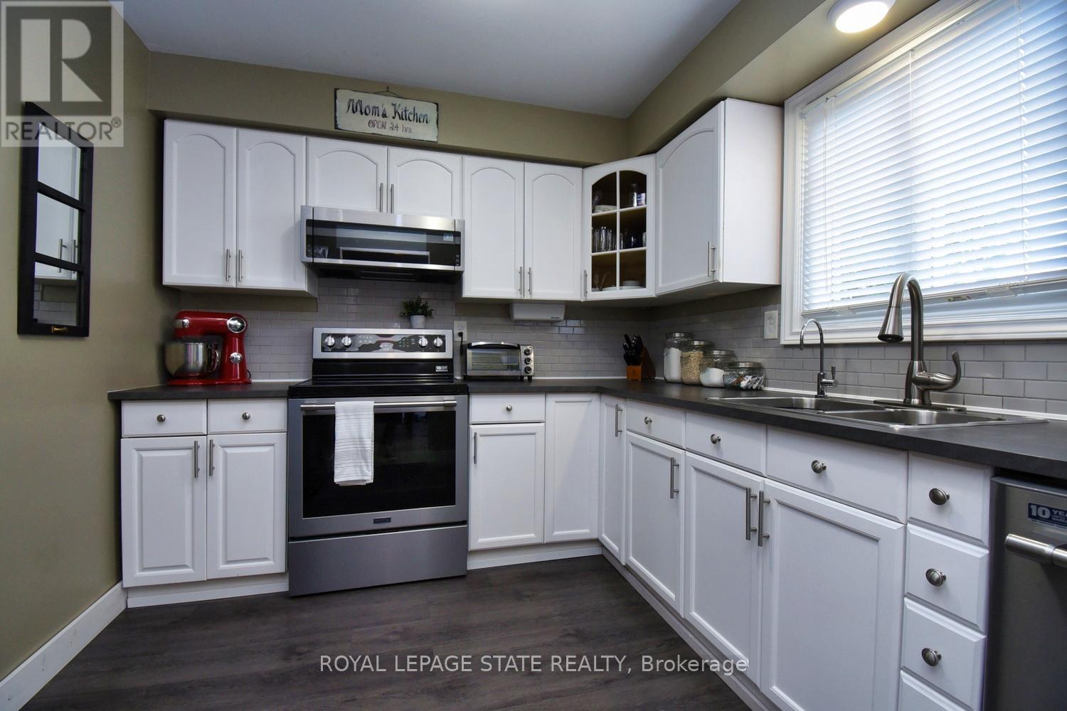 122 - 150 Gateshead Crescent, Hamilton, Ontario  L8G 4A7 - Photo 6 - X12468355