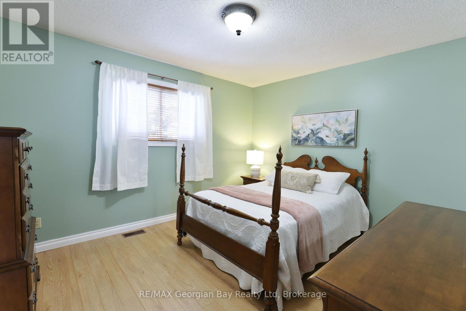 32 Bonaventure Place, Penetanguishene, Ontario  L9M 1J3 - Photo 12 - S12468545