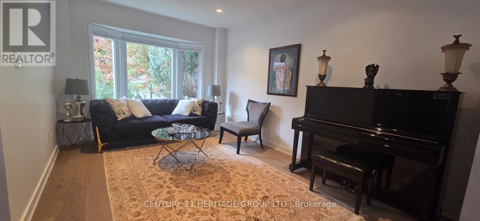 337 Carruthers Avenue, Newmarket, Ontario  L3X 2B7 - Photo 10 - N12468416