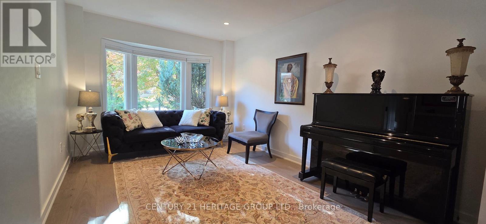 337 Carruthers Avenue, Newmarket, Ontario  L3X 2B7 - Photo 11 - N12468416