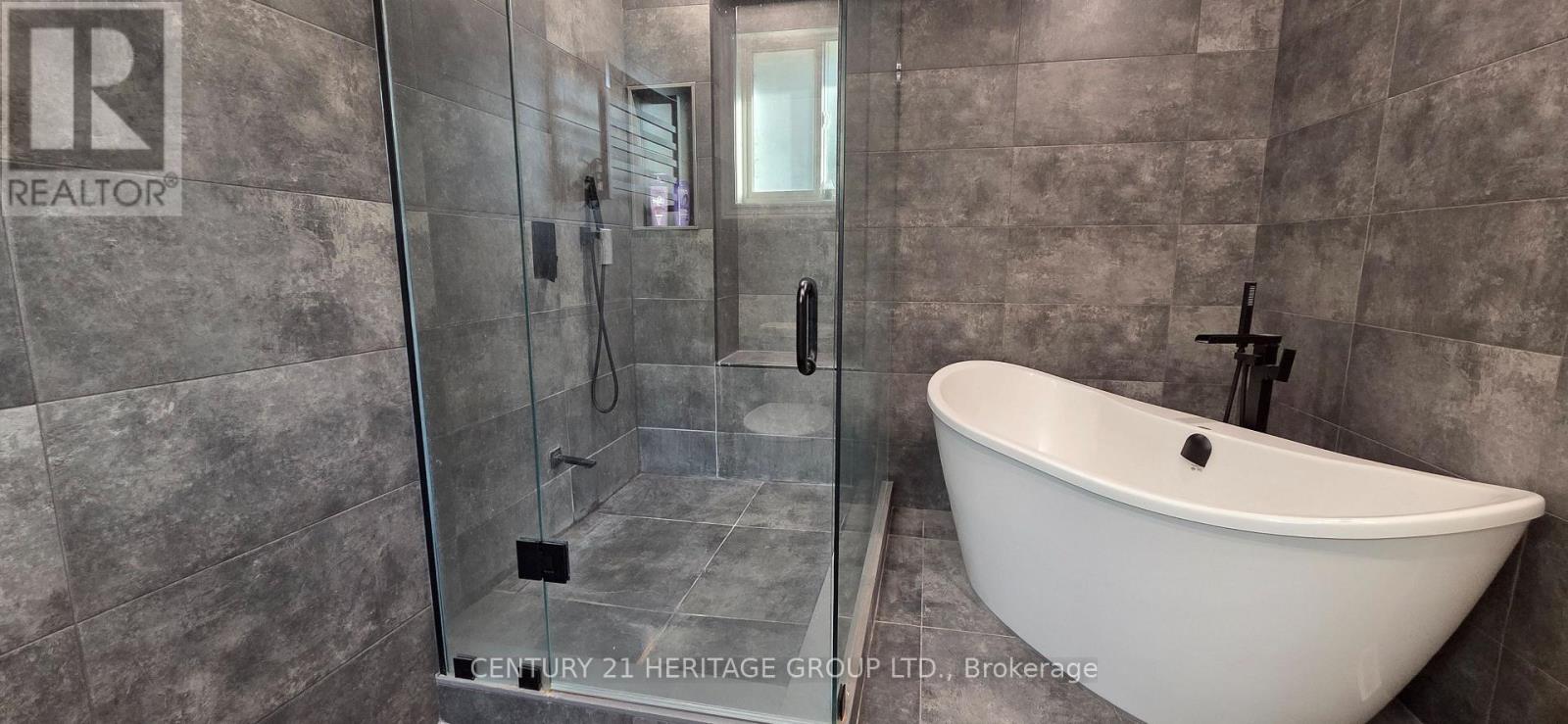 337 Carruthers Avenue, Newmarket, Ontario  L3X 2B7 - Photo 20 - N12468416