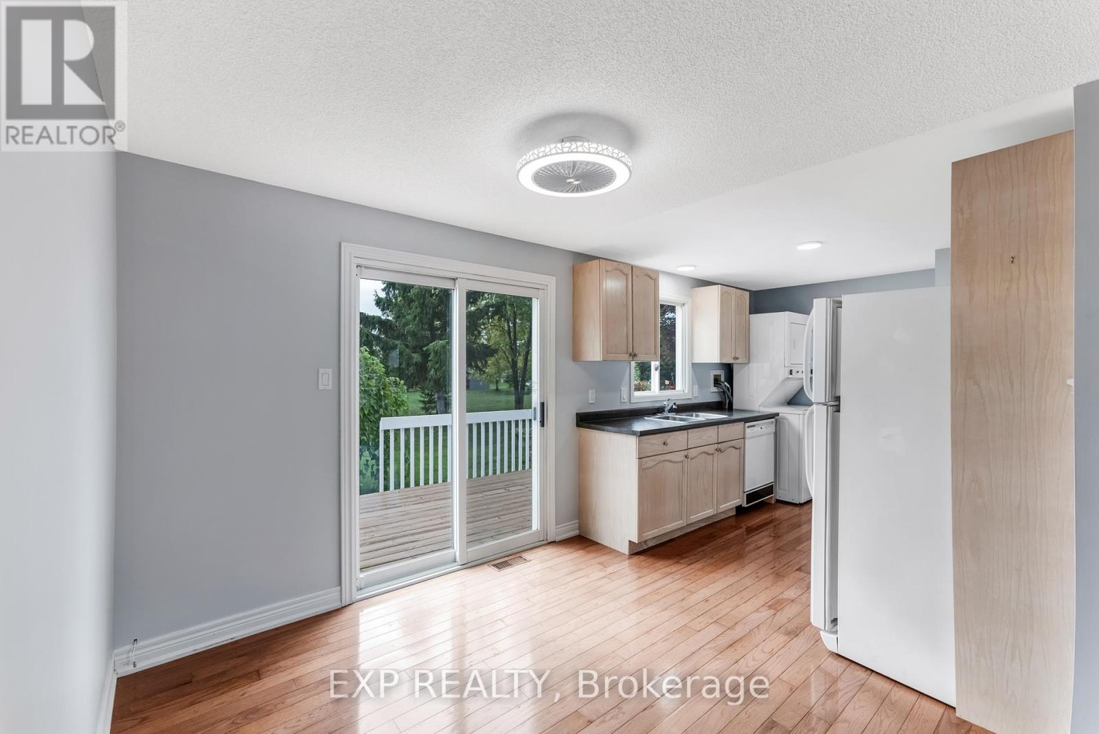 3 Comforts Cove, Innisfil, Ontario  L9S 1S3 - Photo 5 - N12468426