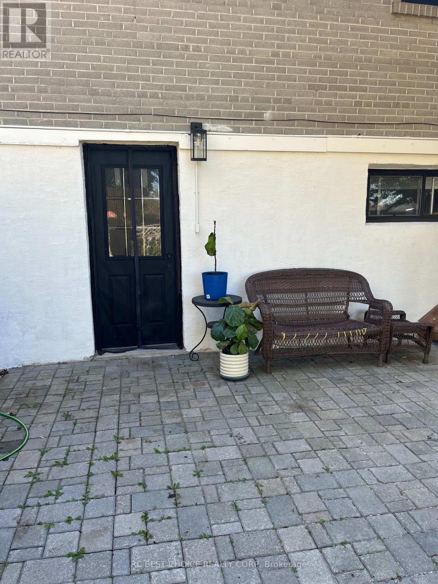 B - 747 Botany Hill Crescent, Newmarket, Ontario  L3Y 3A7 - Photo 2 - N12468445