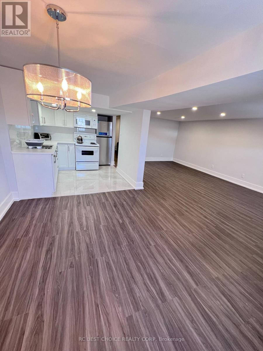 B - 747 Botany Hill Crescent, Newmarket, Ontario  L3Y 3A7 - Photo 3 - N12468445