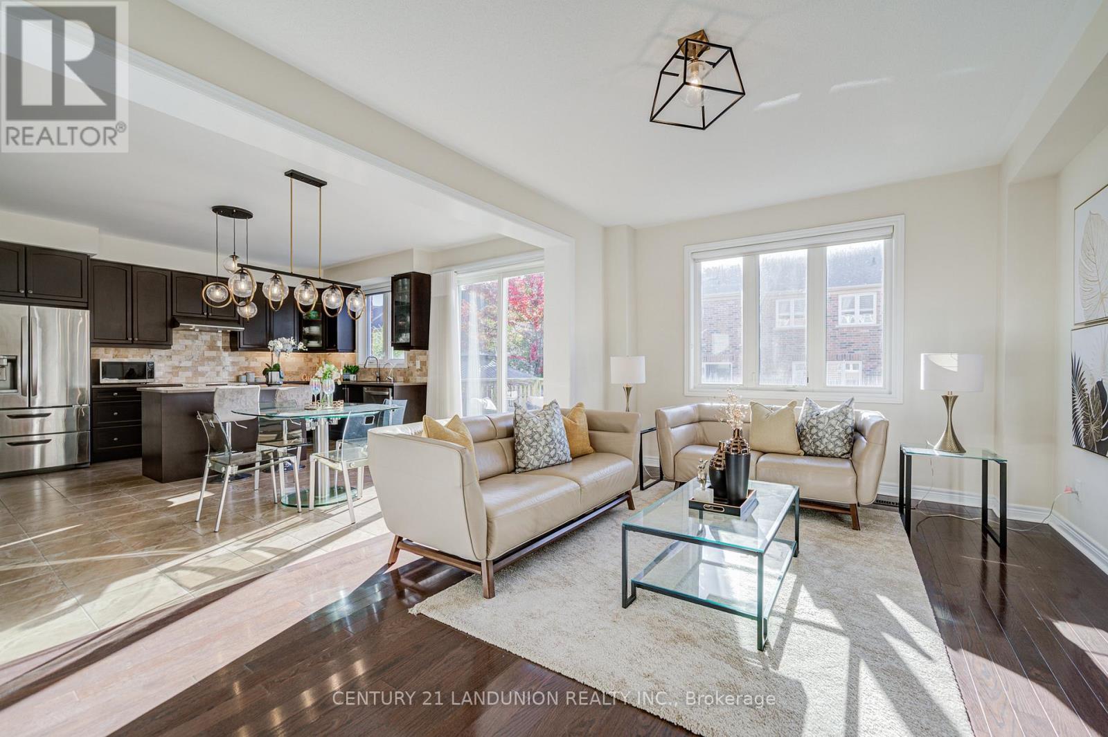 60 James Joyce Drive, Markham, Ontario  L6C 0N7 - Photo 16 - N12468454