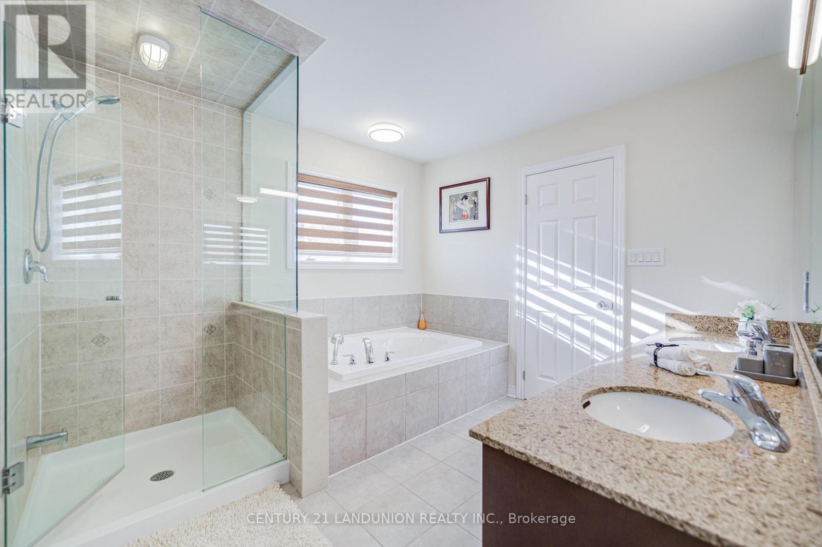 60 James Joyce Drive, Markham, Ontario  L6C 0N7 - Photo 36 - N12468454