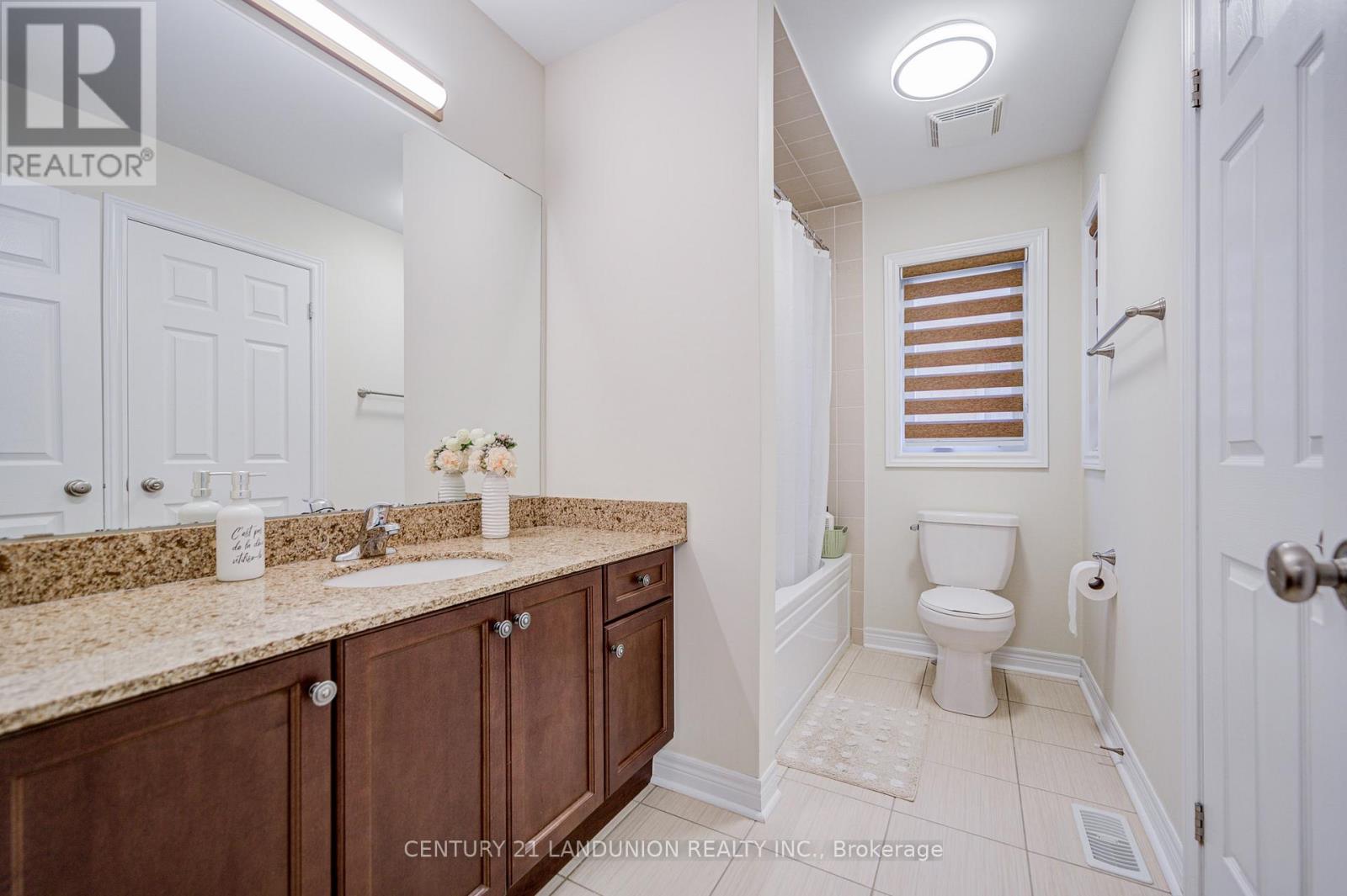 60 James Joyce Drive, Markham, Ontario  L6C 0N7 - Photo 39 - N12468454