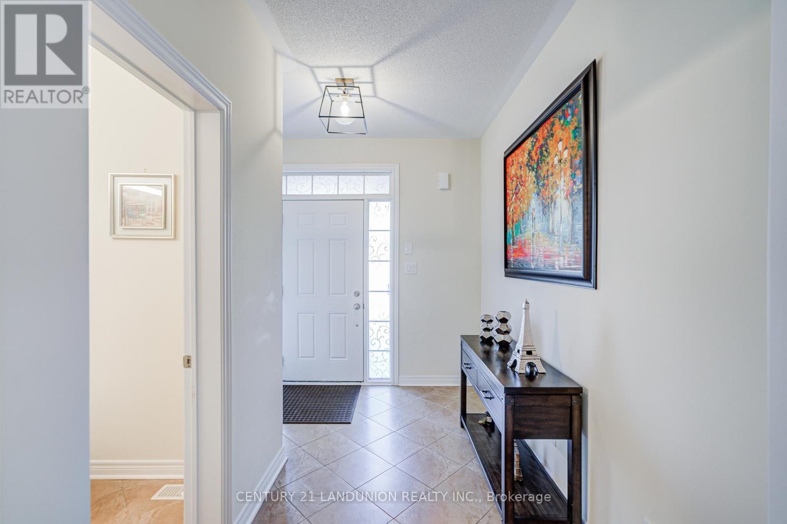 60 James Joyce Drive, Markham, Ontario  L6C 0N7 - Photo 4 - N12468454