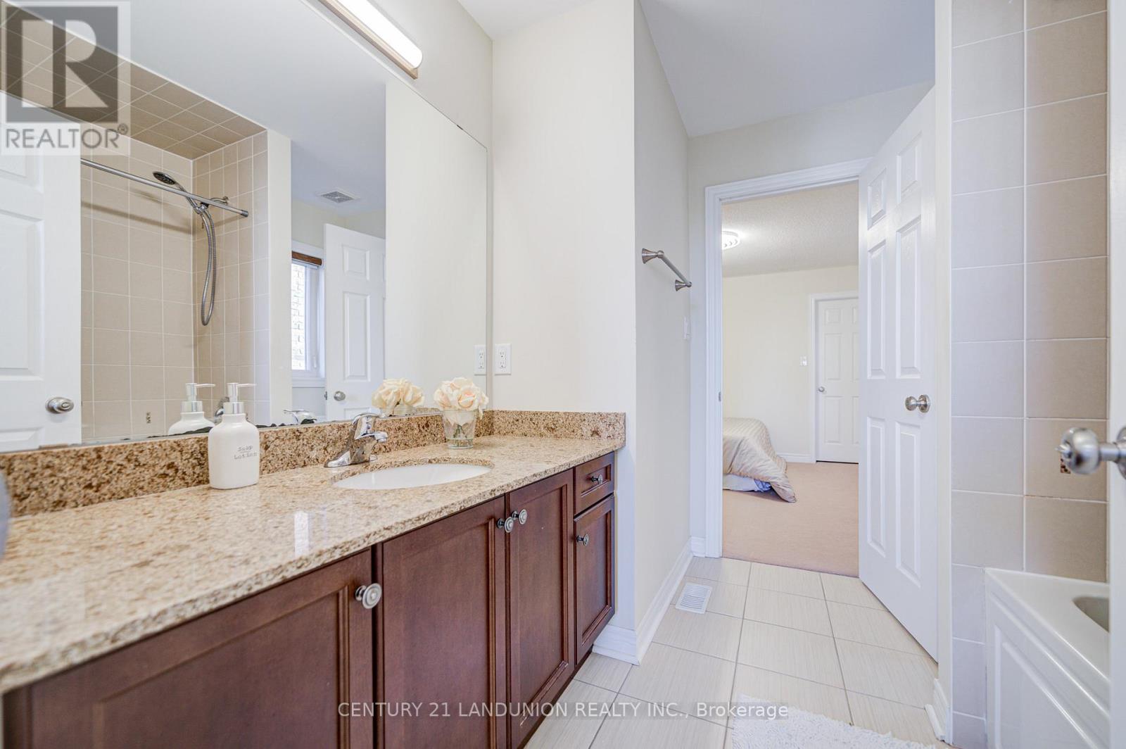 60 James Joyce Drive, Markham, Ontario  L6C 0N7 - Photo 42 - N12468454