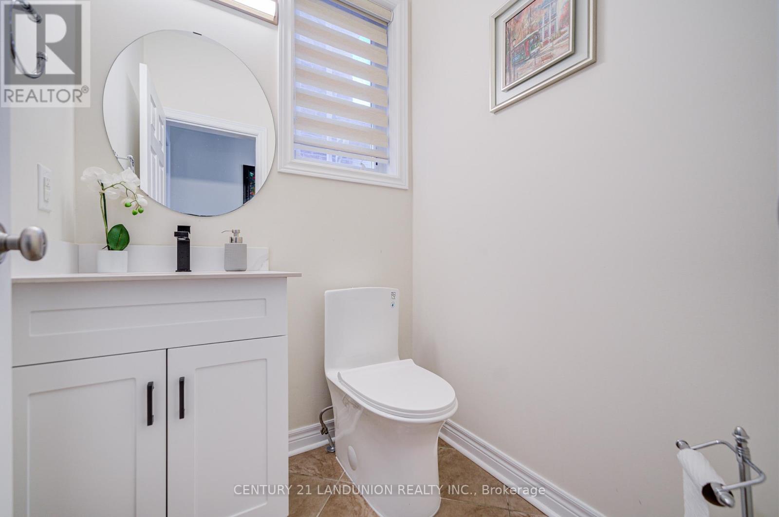 60 James Joyce Drive, Markham, Ontario  L6C 0N7 - Photo 5 - N12468454