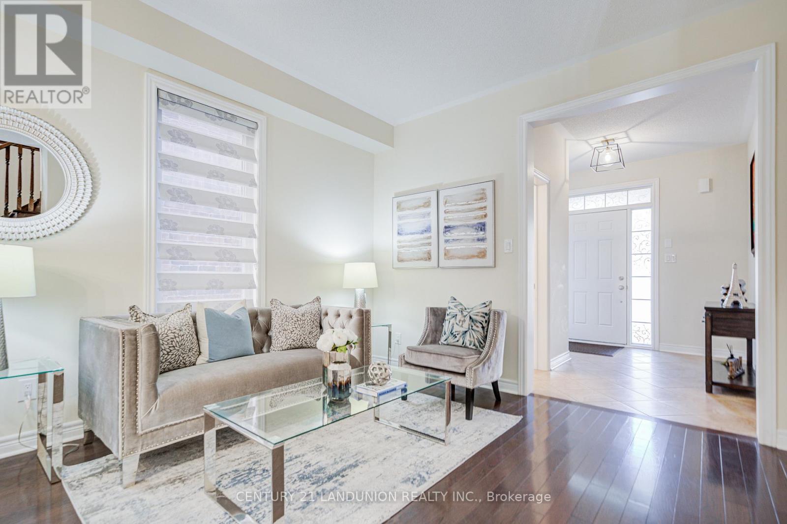 60 James Joyce Drive, Markham, Ontario  L6C 0N7 - Photo 8 - N12468454