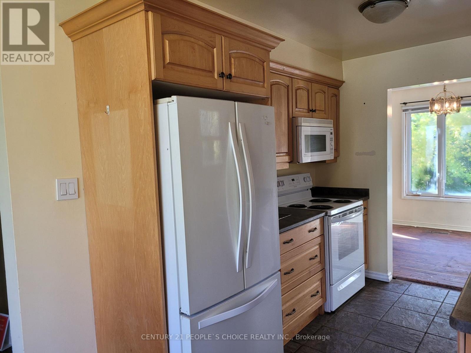 76 Elmvale Avenue, Brampton, Ontario  L6Z 1A5 - Photo 7 - W12466433