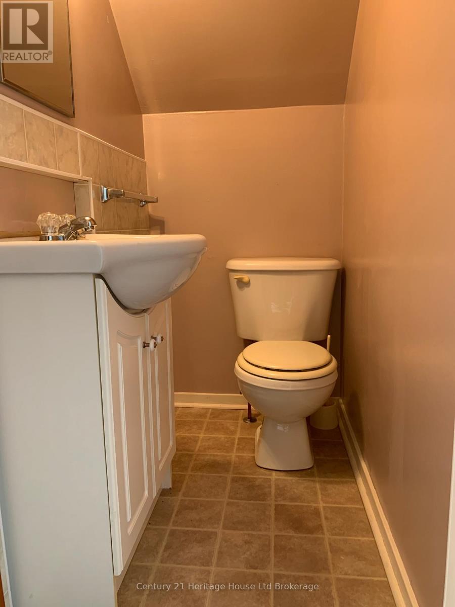 225 Algonquin Drive, South Huron, Ontario  N0M 1Y0 - Photo 9 - X12468220