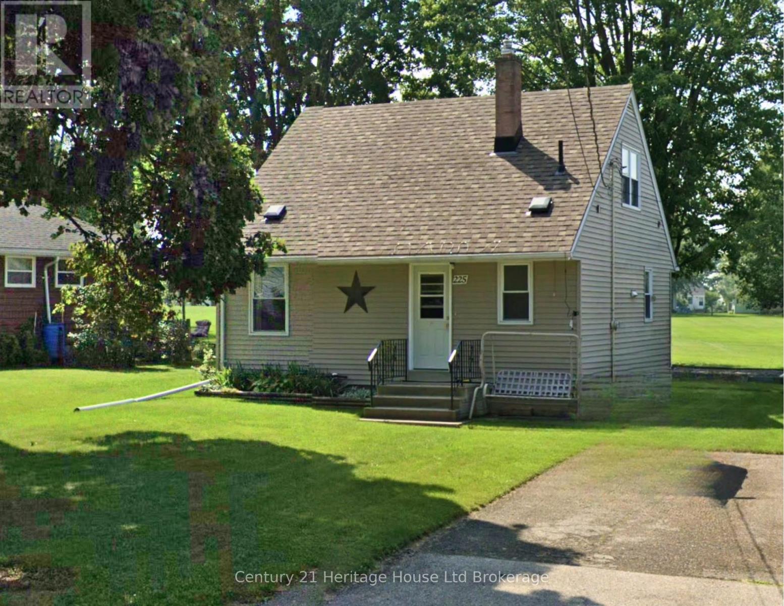225 Algonquin Drive, South Huron, Ontario  N0M 1Y0 - Photo 1 - X12468220
