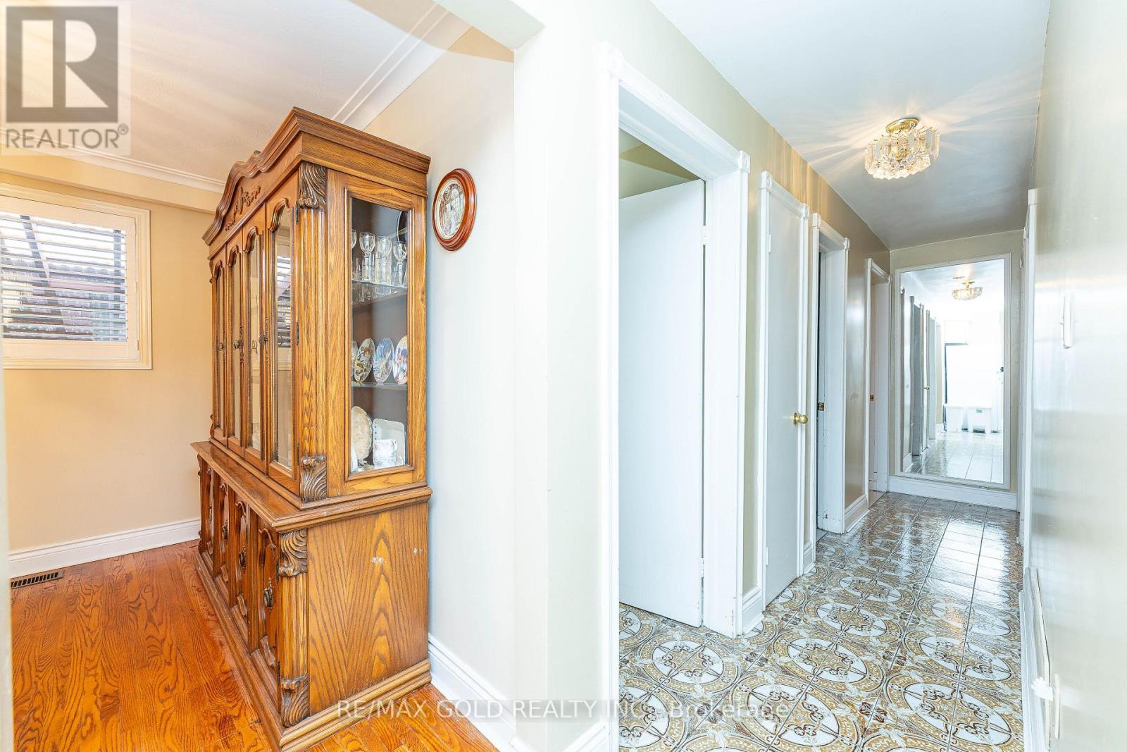 3196 Newbound Court, Mississauga, Ontario  L4T 1R9 - Photo 12 - W12468372