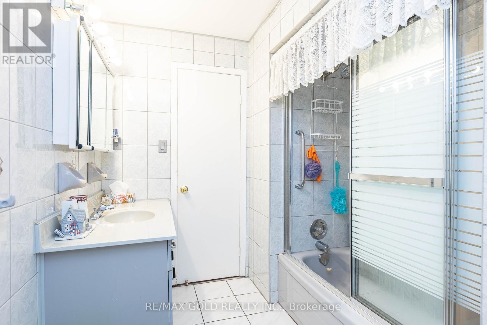 3196 Newbound Court, Mississauga, Ontario  L4T 1R9 - Photo 14 - W12468372