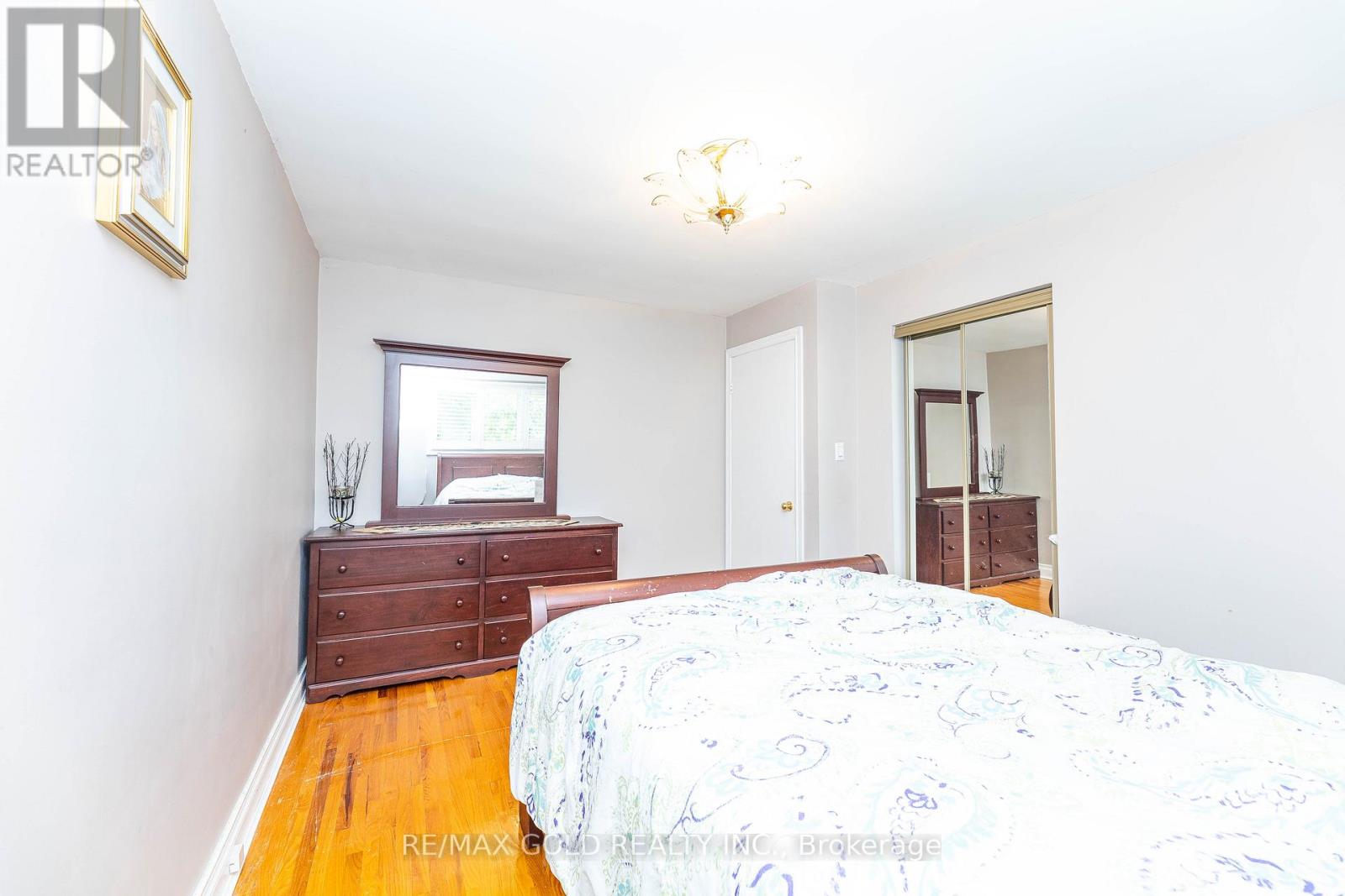 3196 Newbound Court, Mississauga, Ontario  L4T 1R9 - Photo 18 - W12468372