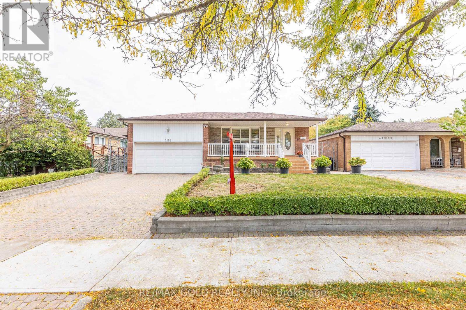 3196 Newbound Court, Mississauga, Ontario  L4T 1R9 - Photo 2 - W12468372