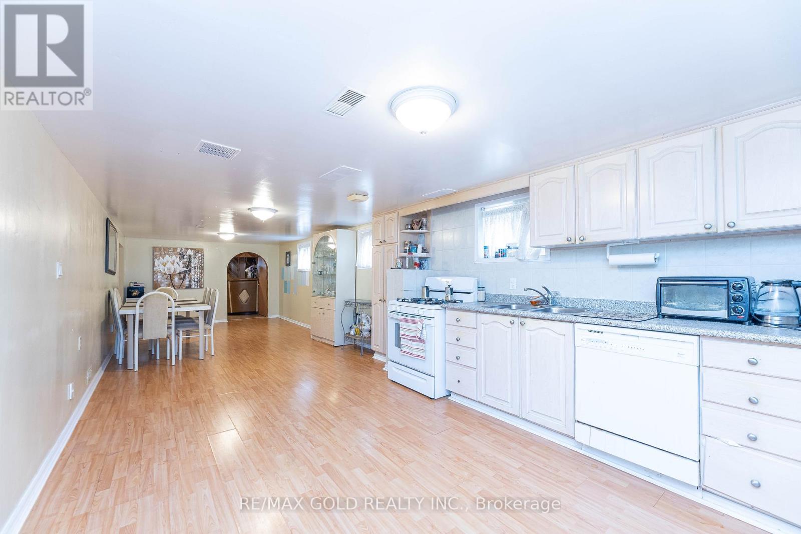 3196 Newbound Court, Mississauga, Ontario  L4T 1R9 - Photo 27 - W12468372