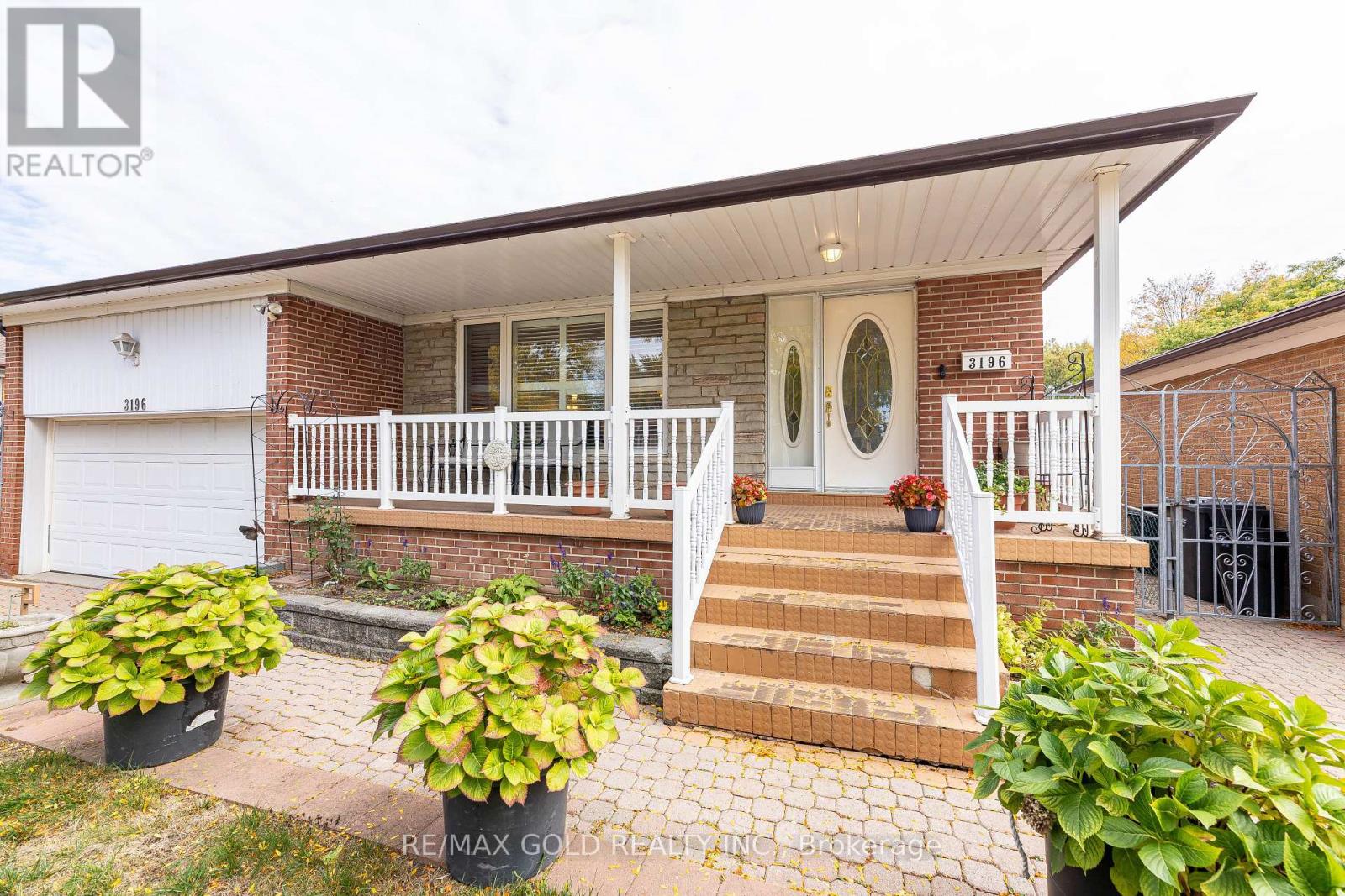 3196 Newbound Court, Mississauga, Ontario  L4T 1R9 - Photo 3 - W12468372