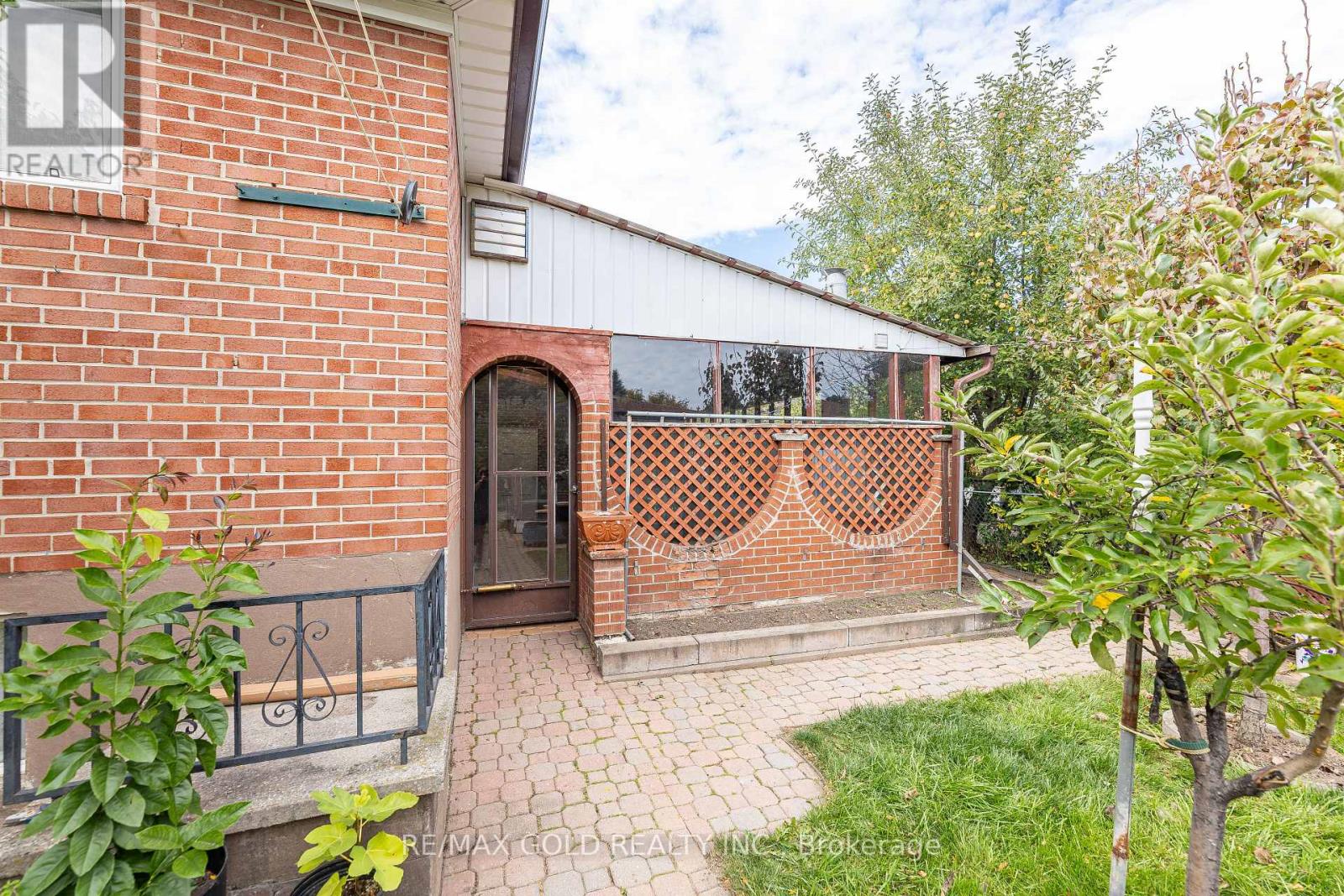 3196 Newbound Court, Mississauga, Ontario  L4T 1R9 - Photo 35 - W12468372