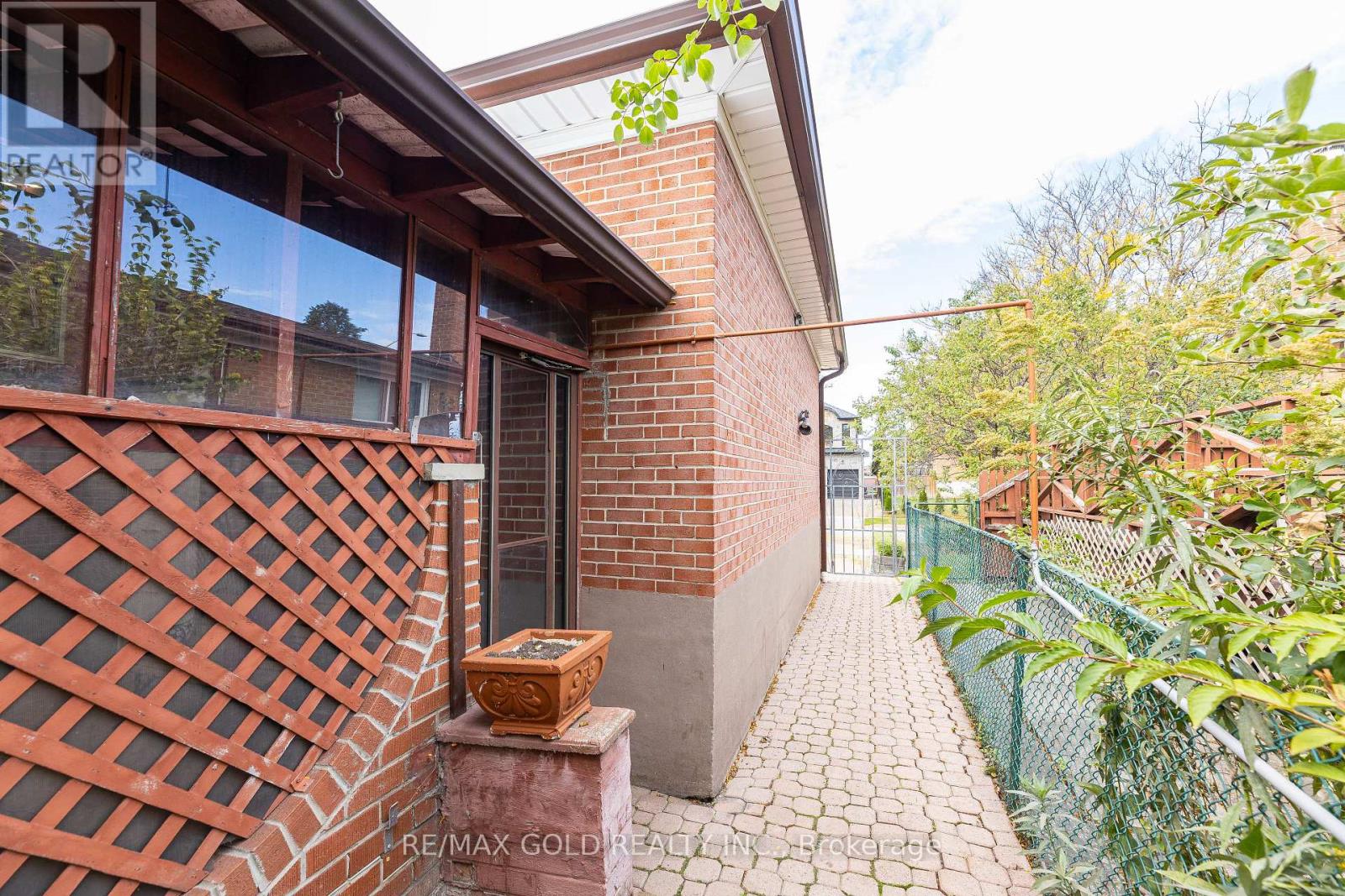 3196 Newbound Court, Mississauga, Ontario  L4T 1R9 - Photo 36 - W12468372