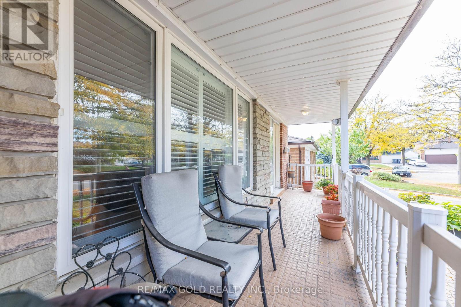 3196 Newbound Court, Mississauga, Ontario  L4T 1R9 - Photo 4 - W12468372