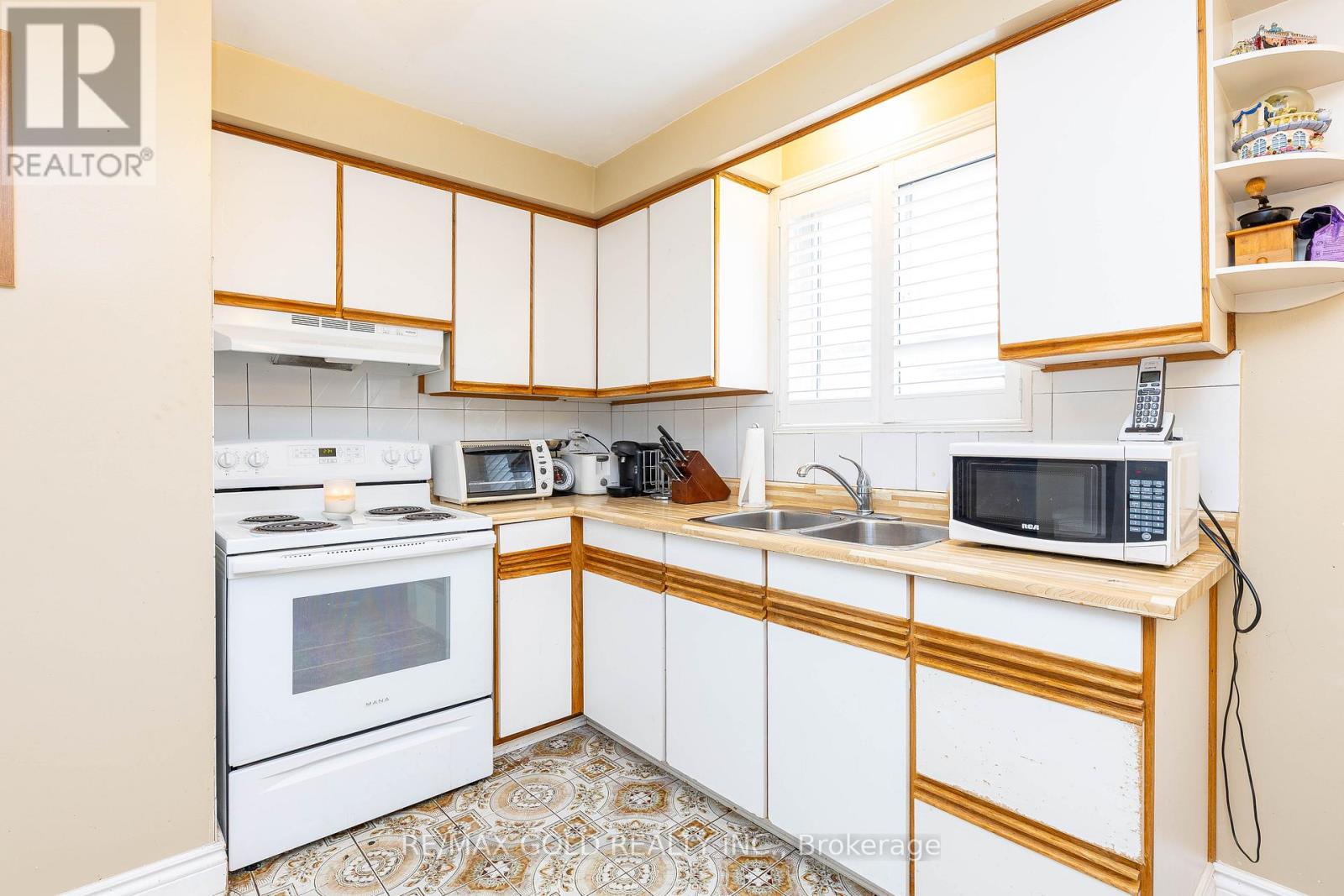 3196 Newbound Court, Mississauga, Ontario  L4T 1R9 - Photo 7 - W12468372